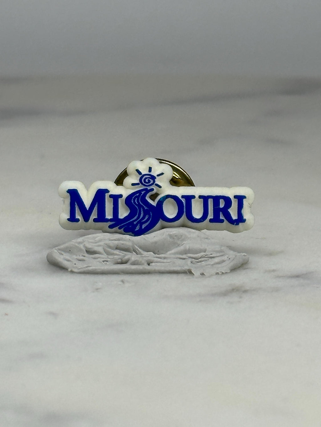 Missouri Souvenir Pin: White & Blue Enamel - Travel Collectible Accessory