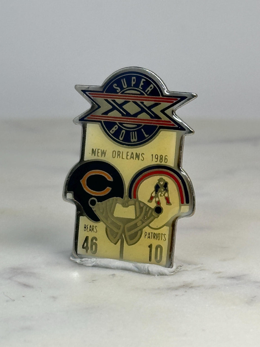 Super bowl xx football pin: enamel helmet design - 1986 sports accessory