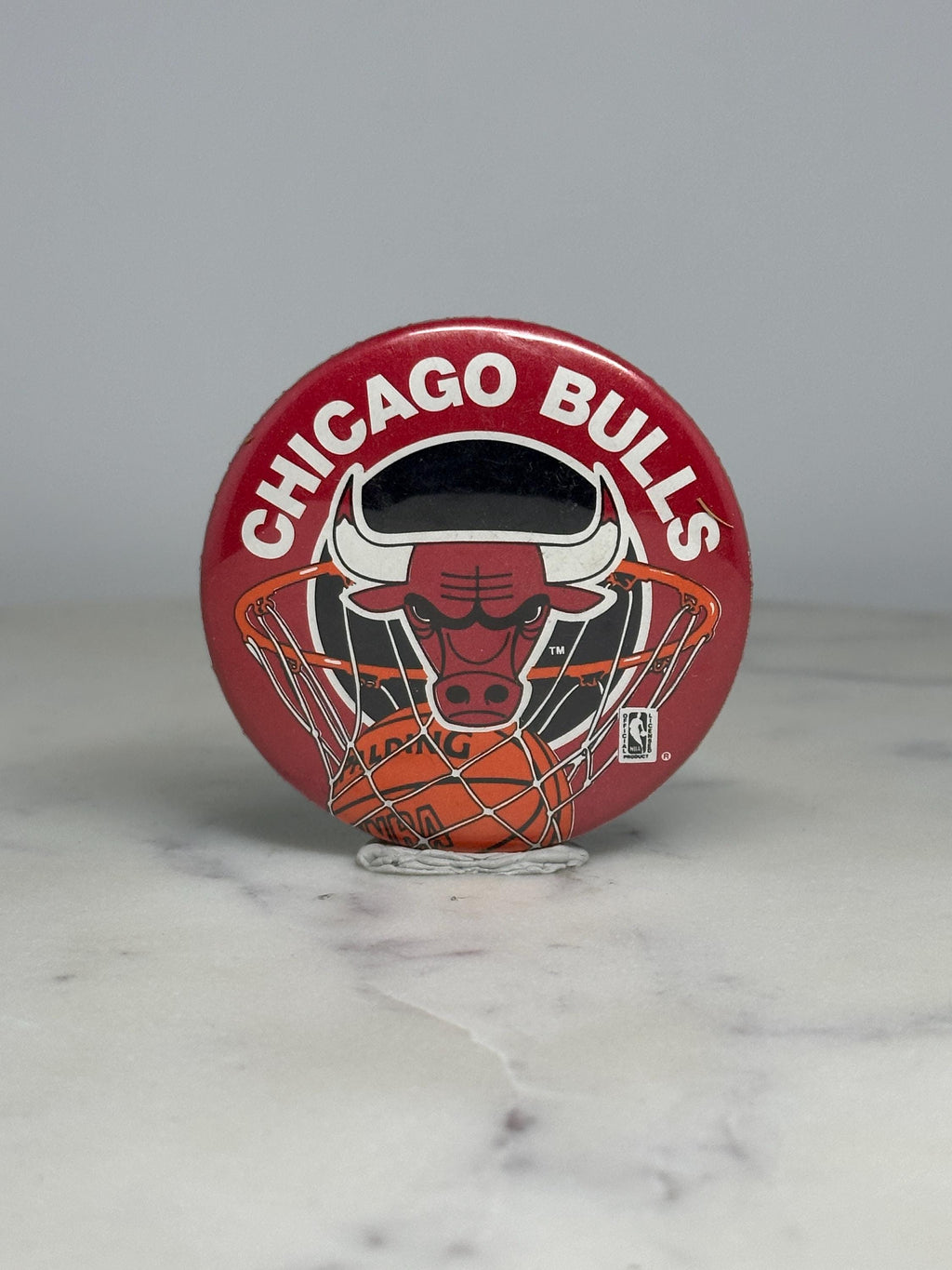 Chicago Bulls Button Pin: Red NBA Logo Design - 90s Sports Accessory