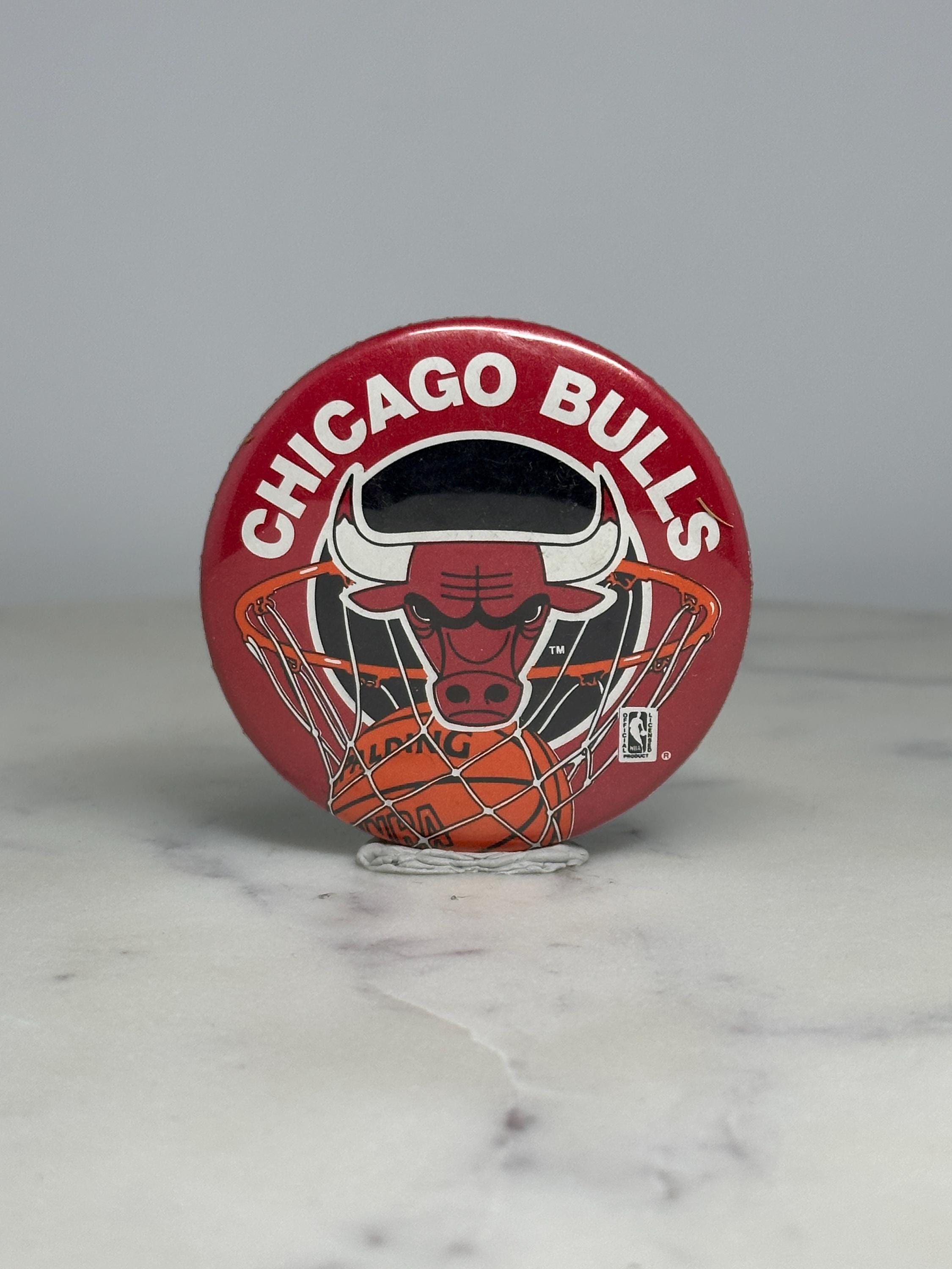 Chicago Bulls Button Pin: Red NBA Logo Design - 90s Sports Accessory