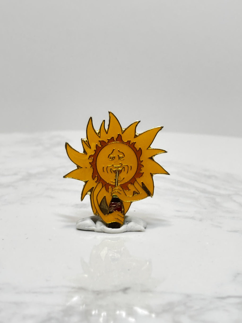 Sun Straw Coca-Cola Enamel Pin: Retro Yellow & Blue - 90s Summer Accessory