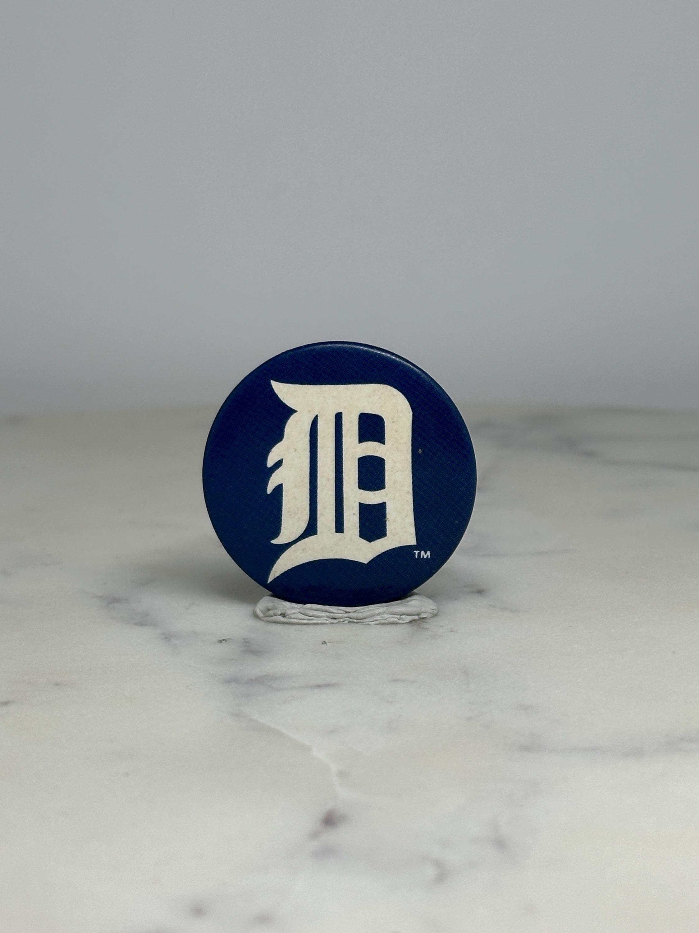 Detroit Tigers Button Pin: Navy & White - Vintage Sports Accessory