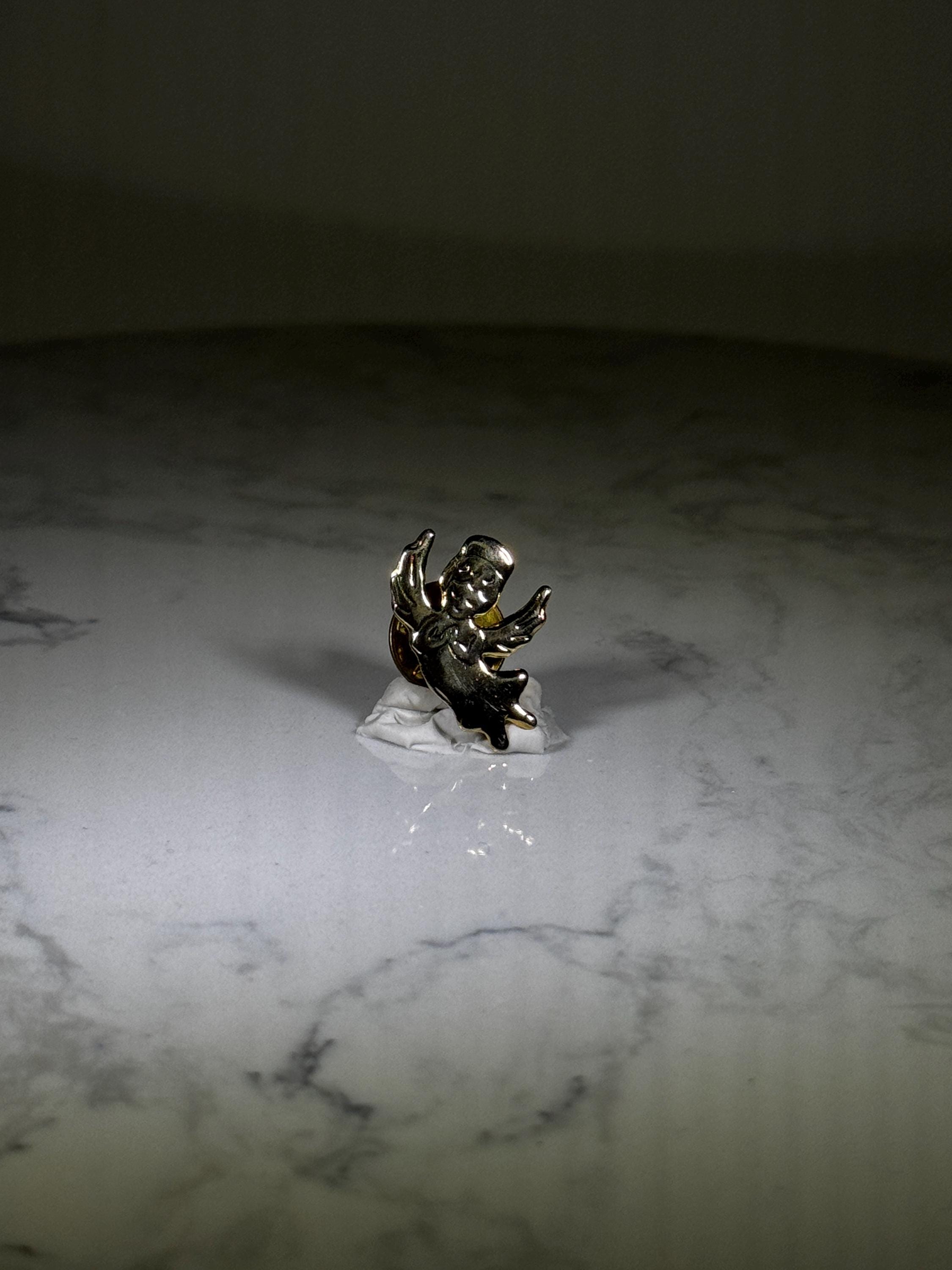 Flying Baby Angel Pin: Gold Tone Finish - Vintage Accessory