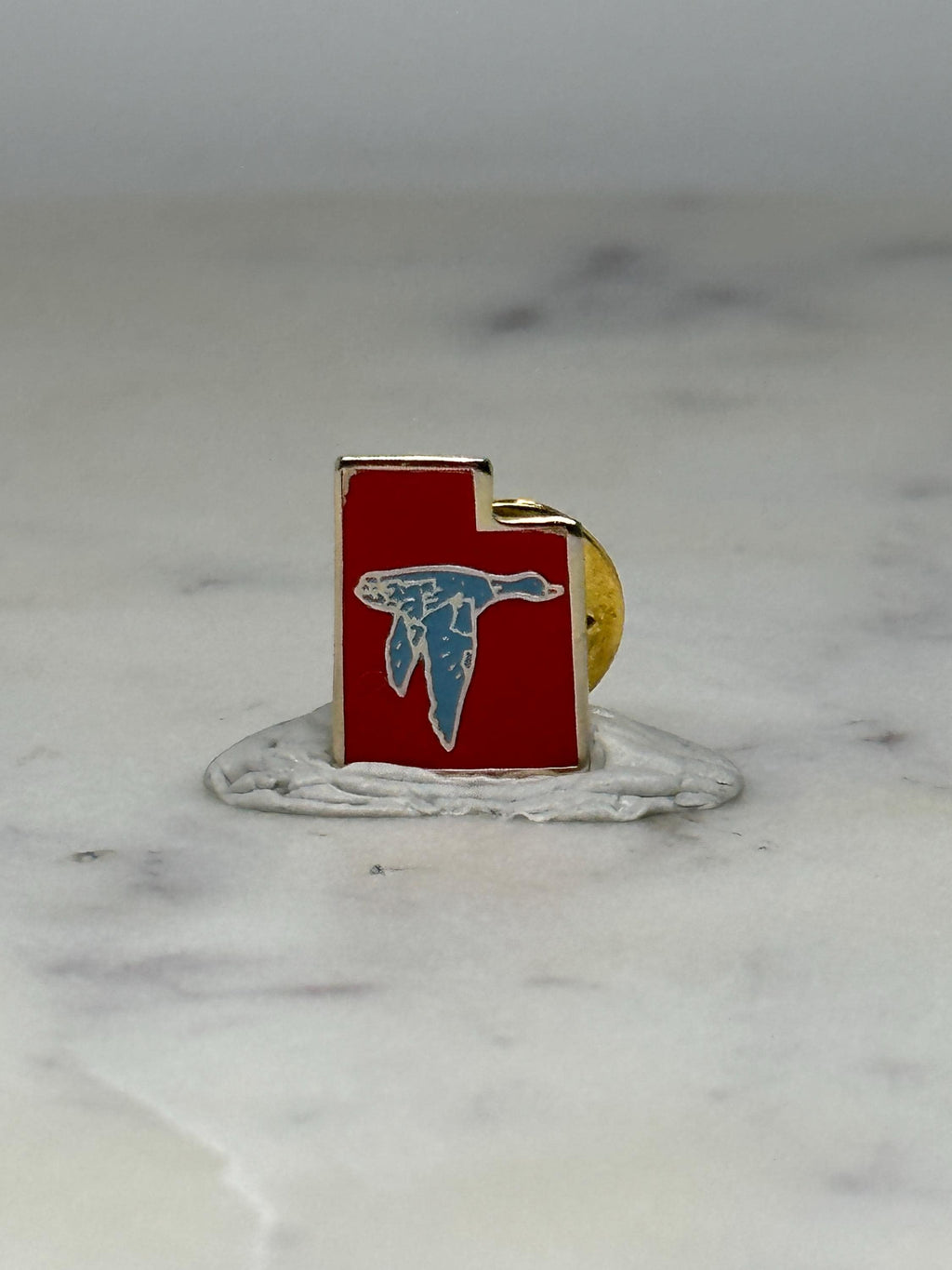 Utah Gull Enamel Pin: Red Gold Tone - Vintage State Accessory