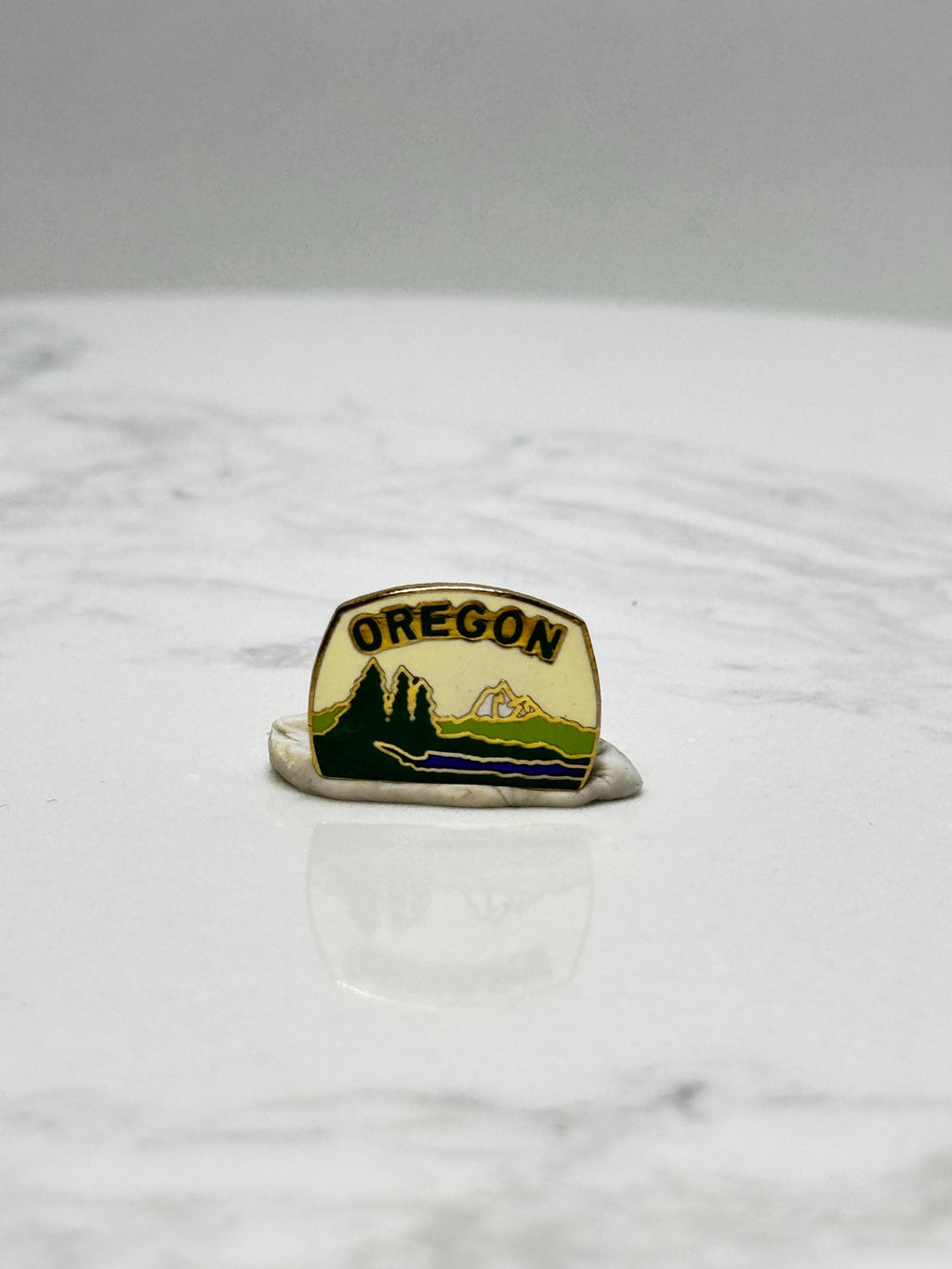 Oregon Souvenir Pin: Enamel Scenic Design - Vintage Travel Accessory