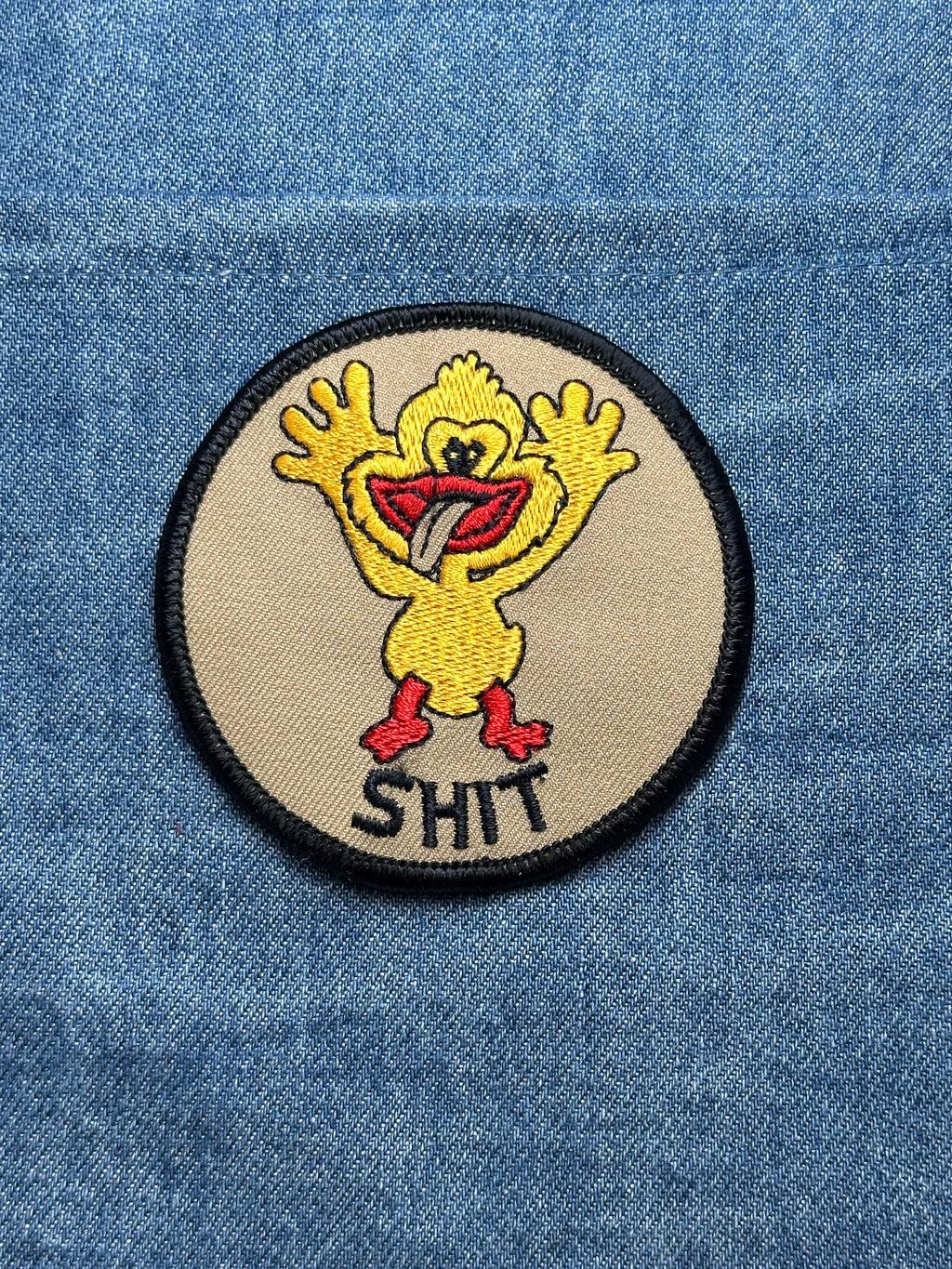 Funny Duck Collectable Patch: Bold Cartoon Style - Retro Humor Accessory