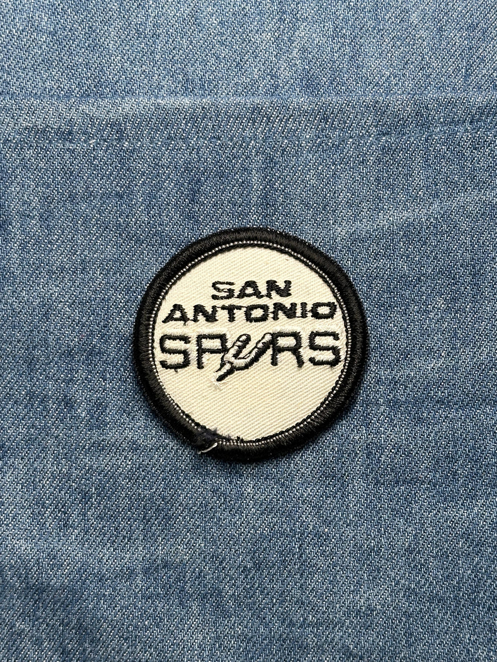 San Antonio Spurs Collectable Patch: Black & White Circle - Vintage Sports Accessory