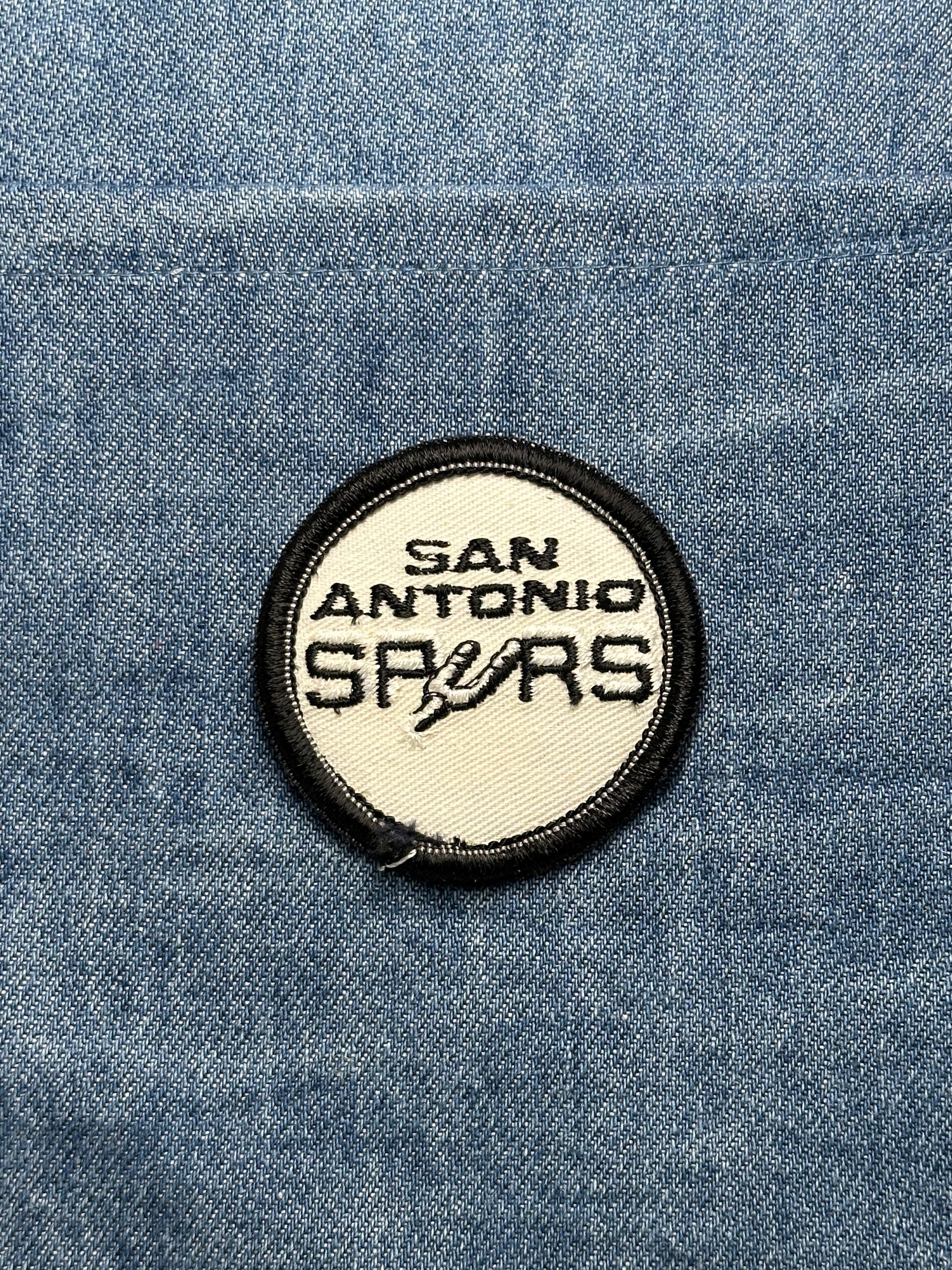 San Antonio Spurs Collectable Patch: Black & White Circle - Vintage Sports Accessory