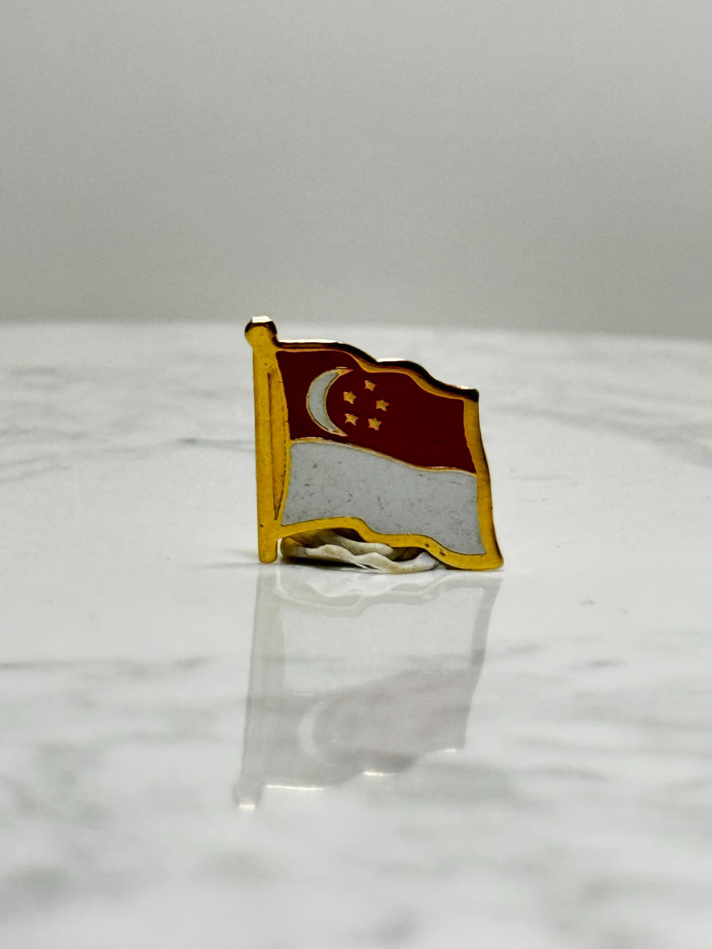 Singapore Flag Pin: Red White Gold Enamel - Travel Souvenir Accessory