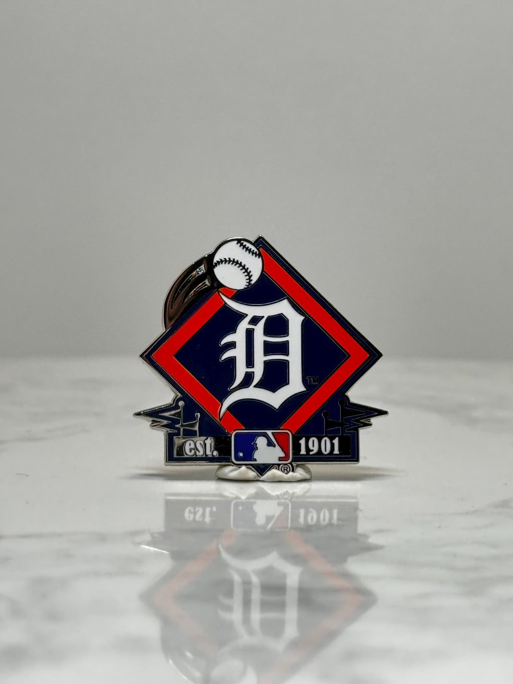Detroit Tigers Baseball Pin: Navy Red Enamel - MLB Sports Accessory