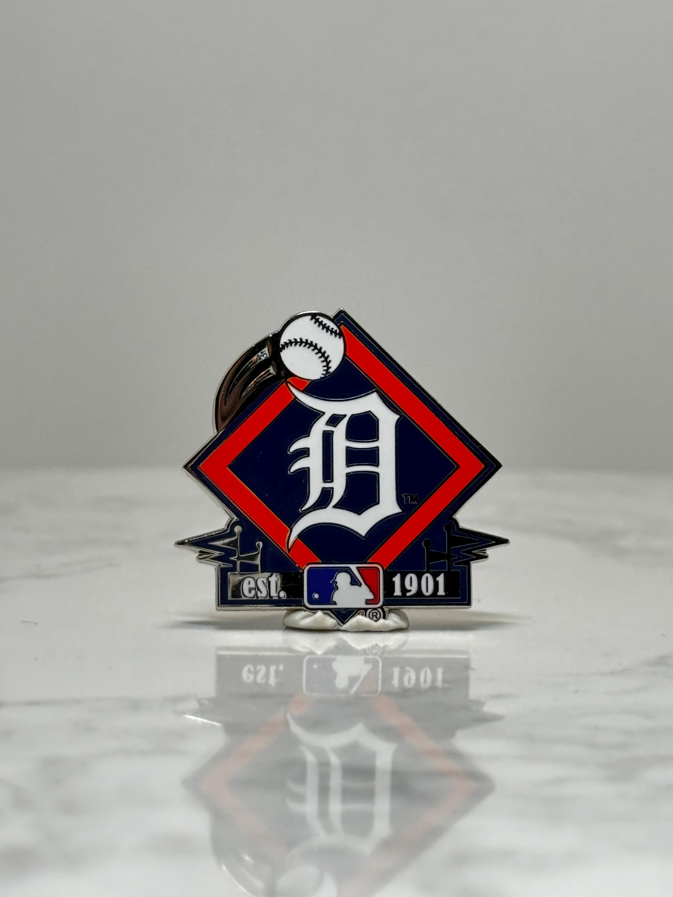 Detroit Tigers Baseball Pin: Navy Red Enamel - MLB Sports Accessory
