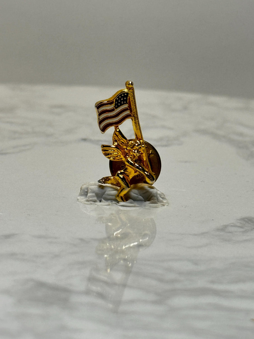 American Flag Eagle Pin: Gold Tone Enamel - Patriotic Accessory