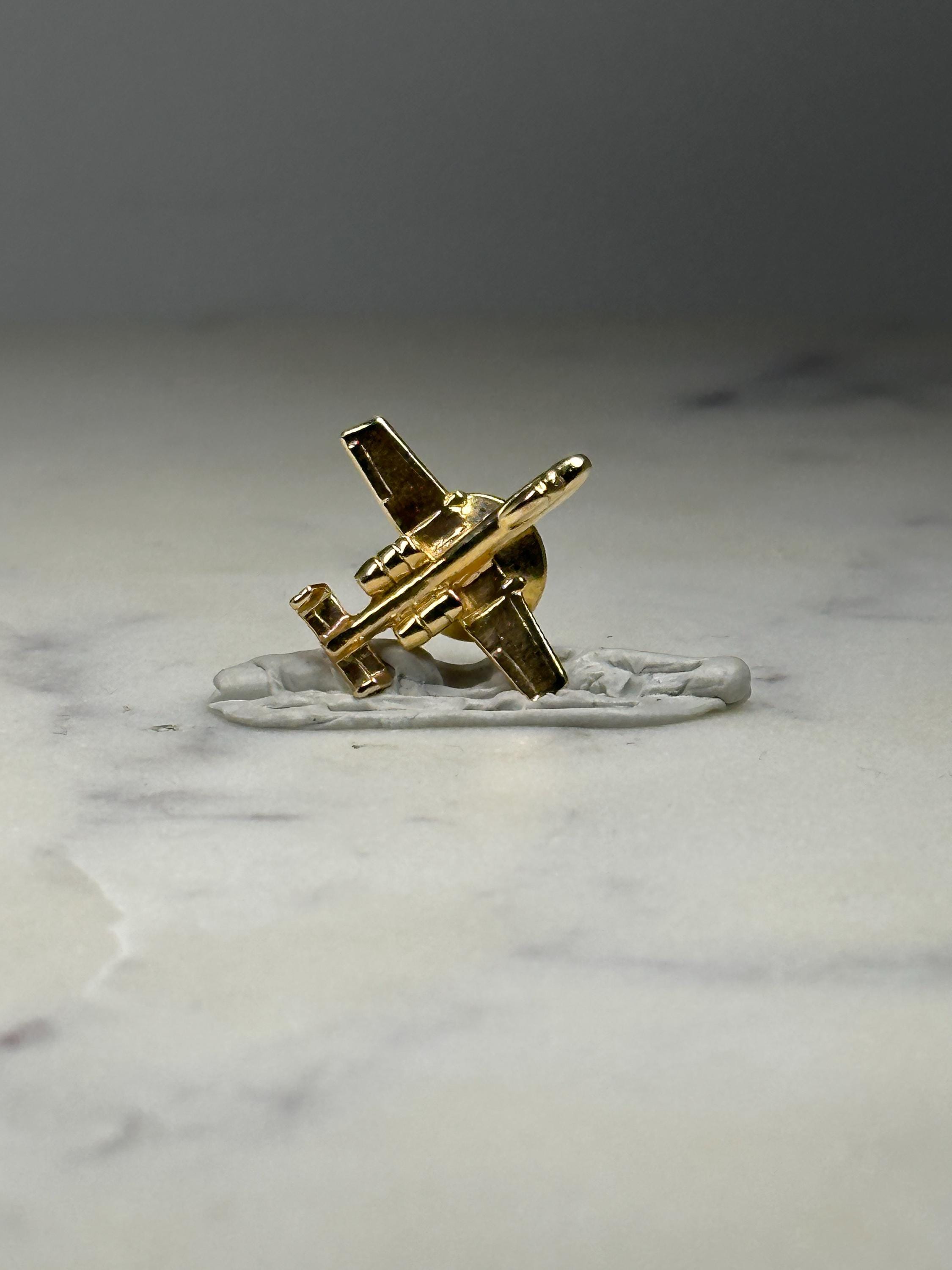 Business Jet Pin Gold Tone Executive Aircraft Lapel Pin Aviation Gift