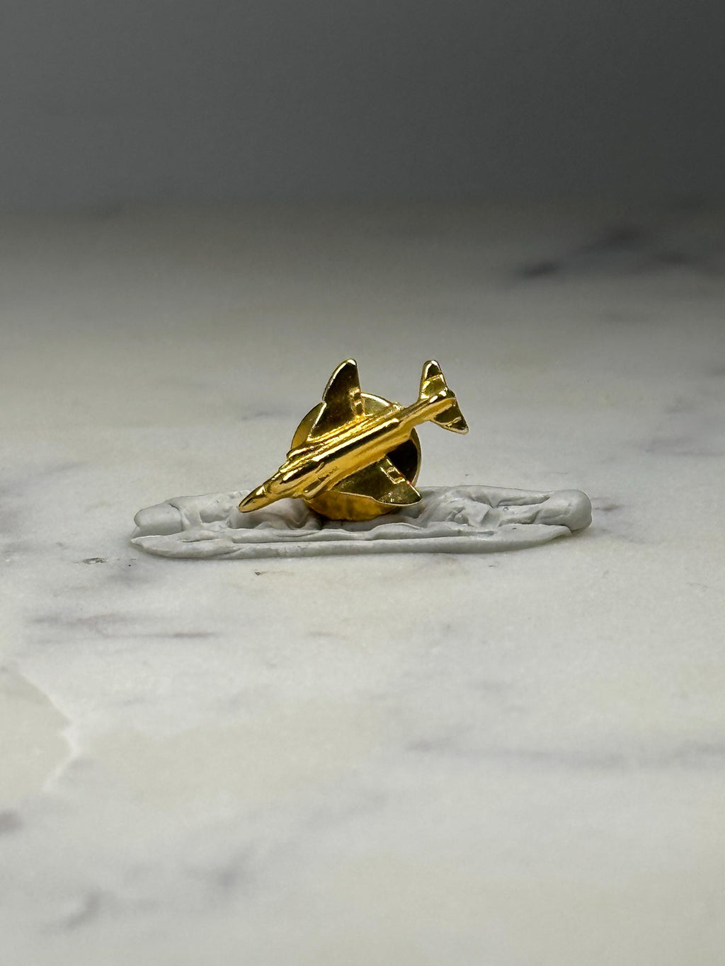 F 16 Fighting Falcon Jet Pin Gold Tone Military Aircraft Lapel Pin