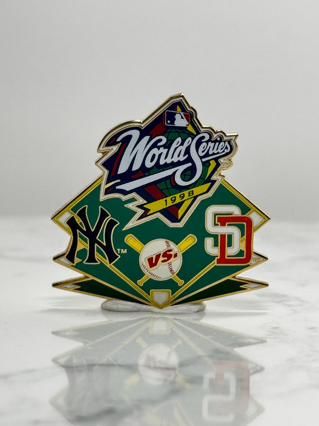 1998 World Series Baseball Pin: Gold Tone Enamel - MLB Sports Accessory