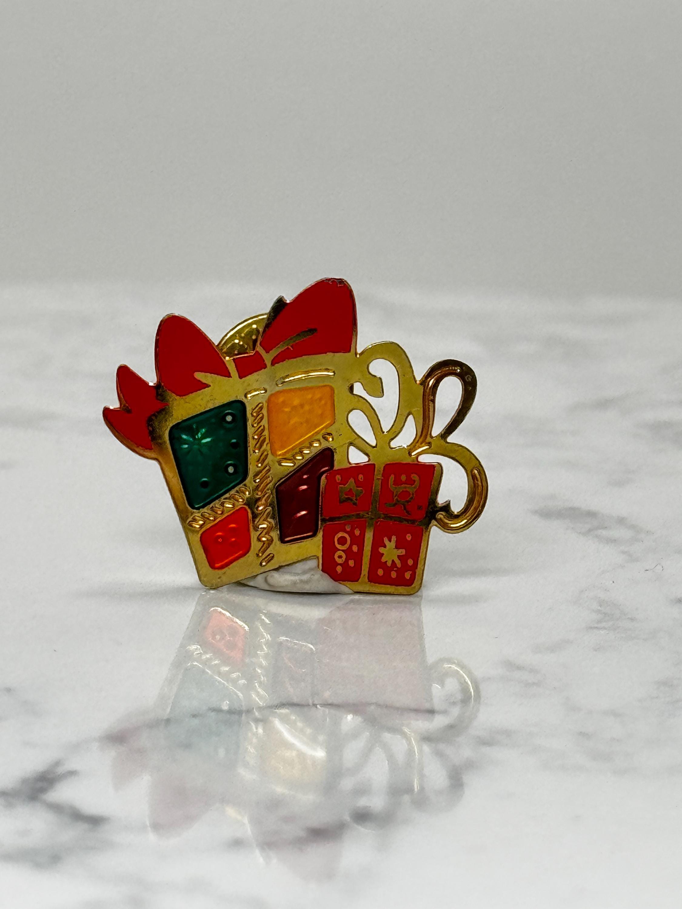 Christmas Teacup Enamel Pin: Gold Tone - Holiday Accessory