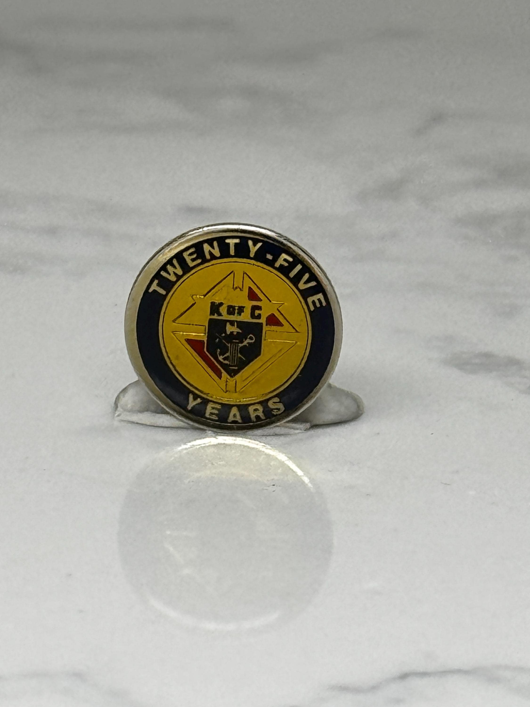 Knights of Columbus Anniversary Pin: Gold Enamel - 25 Year Service