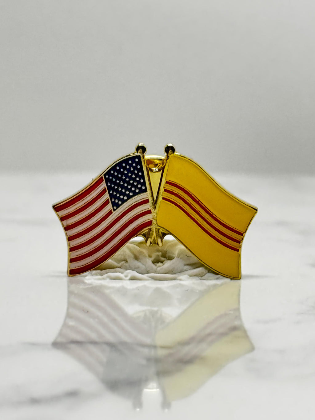 USA & South Vietnam Flag Pin: Gold Tone Enamel - Patriotic Accessory