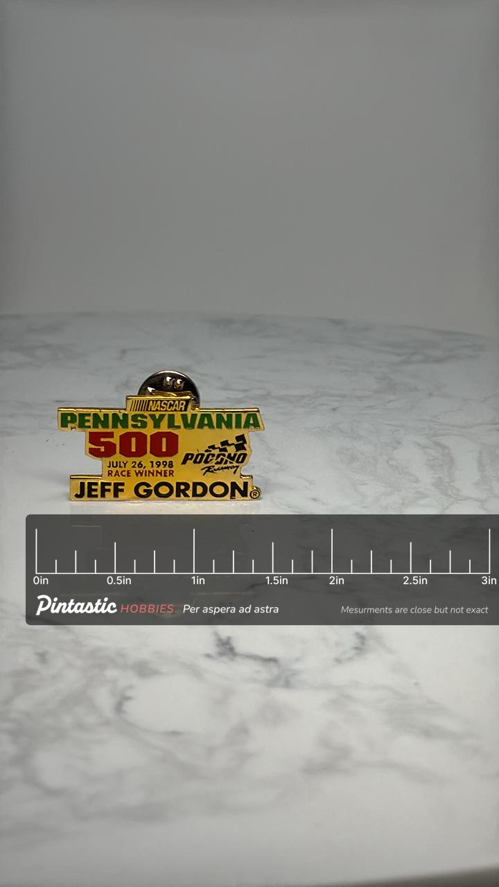 NASCAR Pennsylvania 500 Pin: Gold Tone - 1998 Race Winner Accessory with ruler overlay for size reference