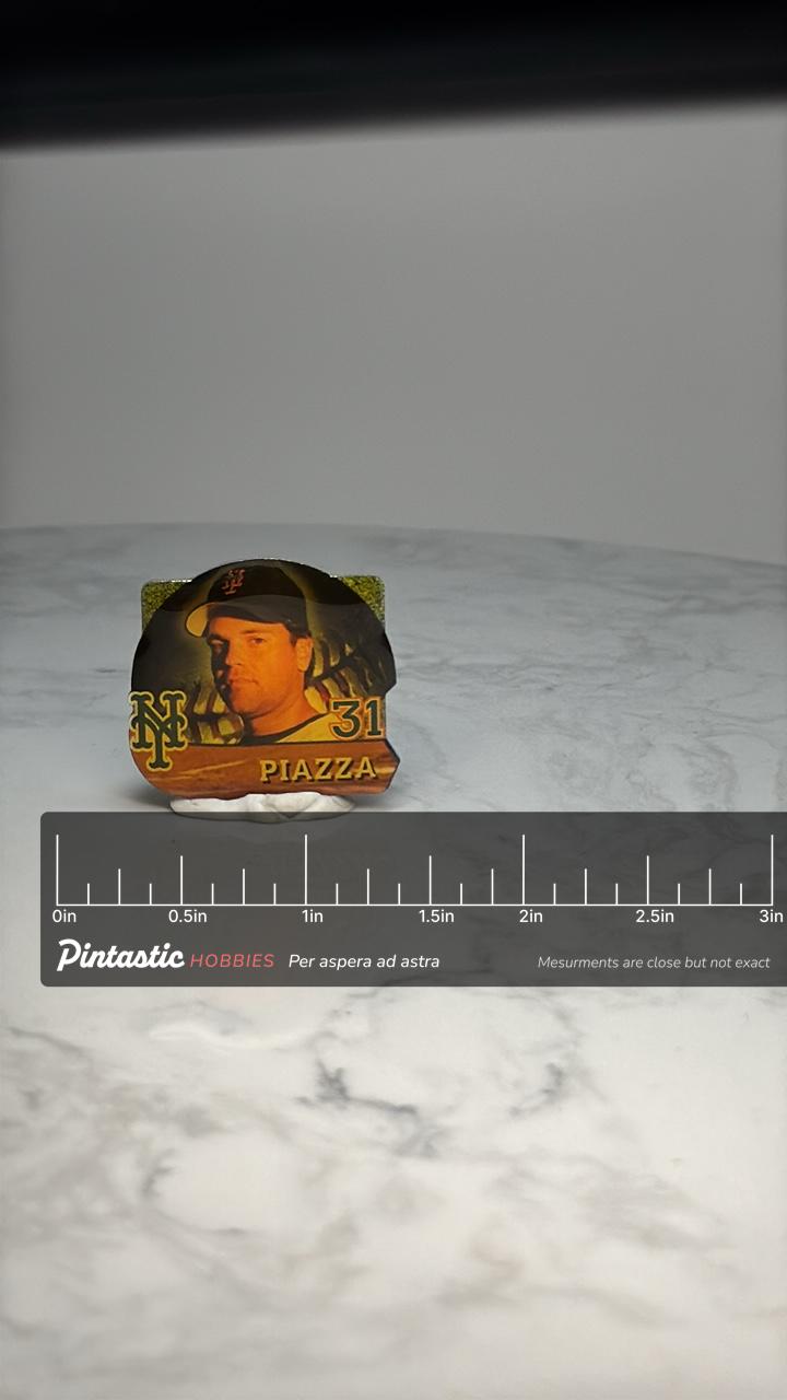 New York Mets 31 Piazza Player Pin: Glossy Photo - MLB Sports Accessory with ruler overlay for size reference