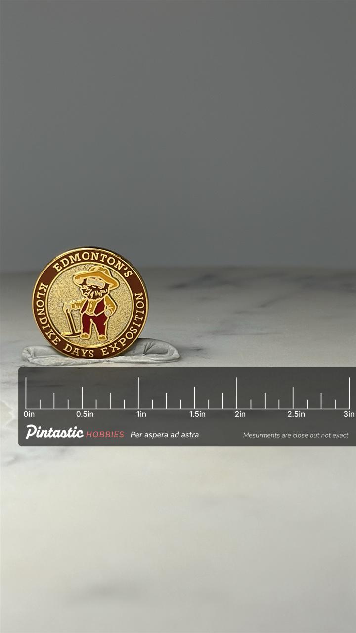 North Edmonton Klondike Days Pin: Gold Tone Enamel - Expo Souvenir with ruler overlay for size reference