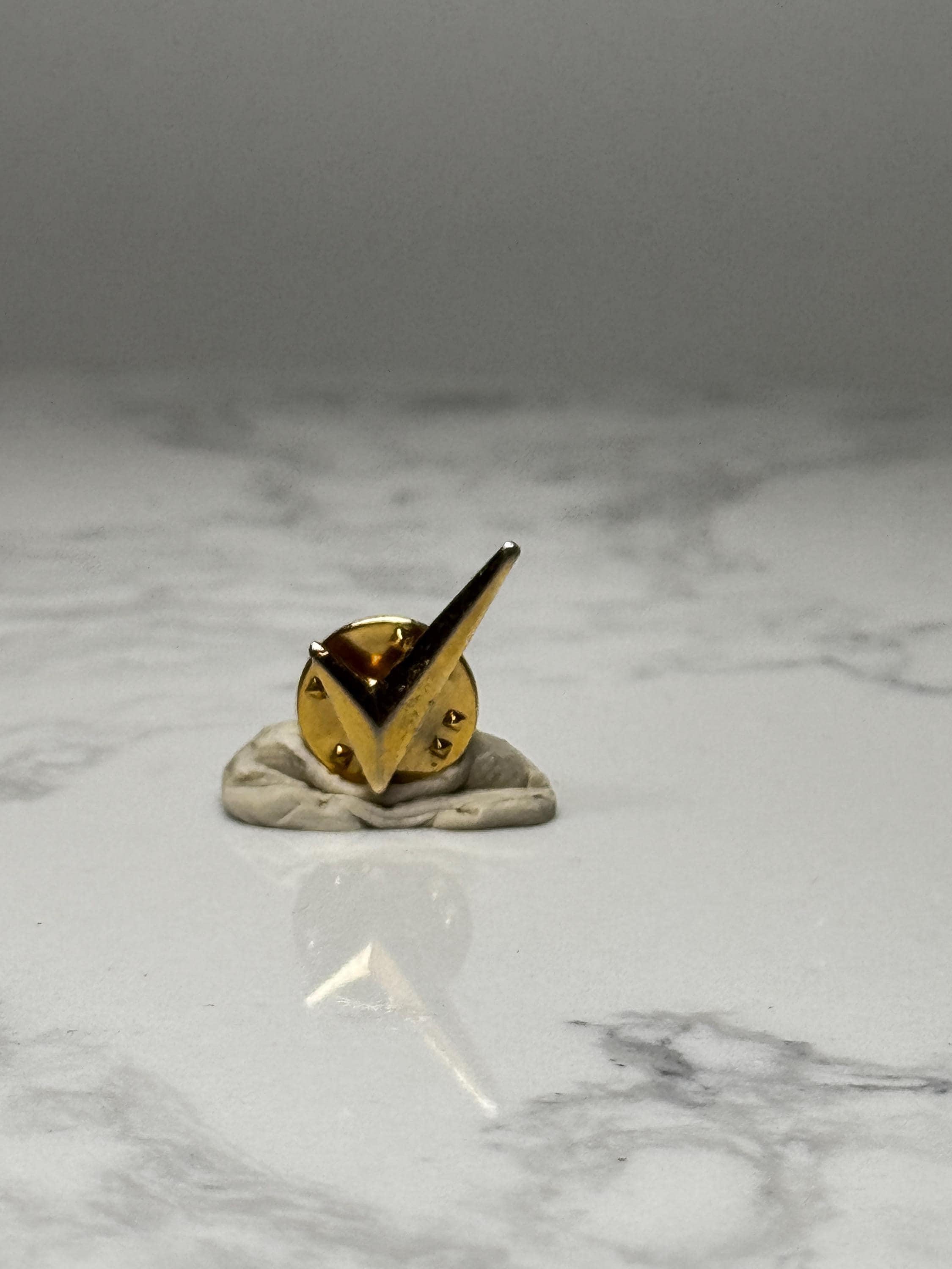 Vintage Gold Checkmark Lapel Pin: Minimalist Tick Symbol Brooch – Corporate Achievement Award Pin