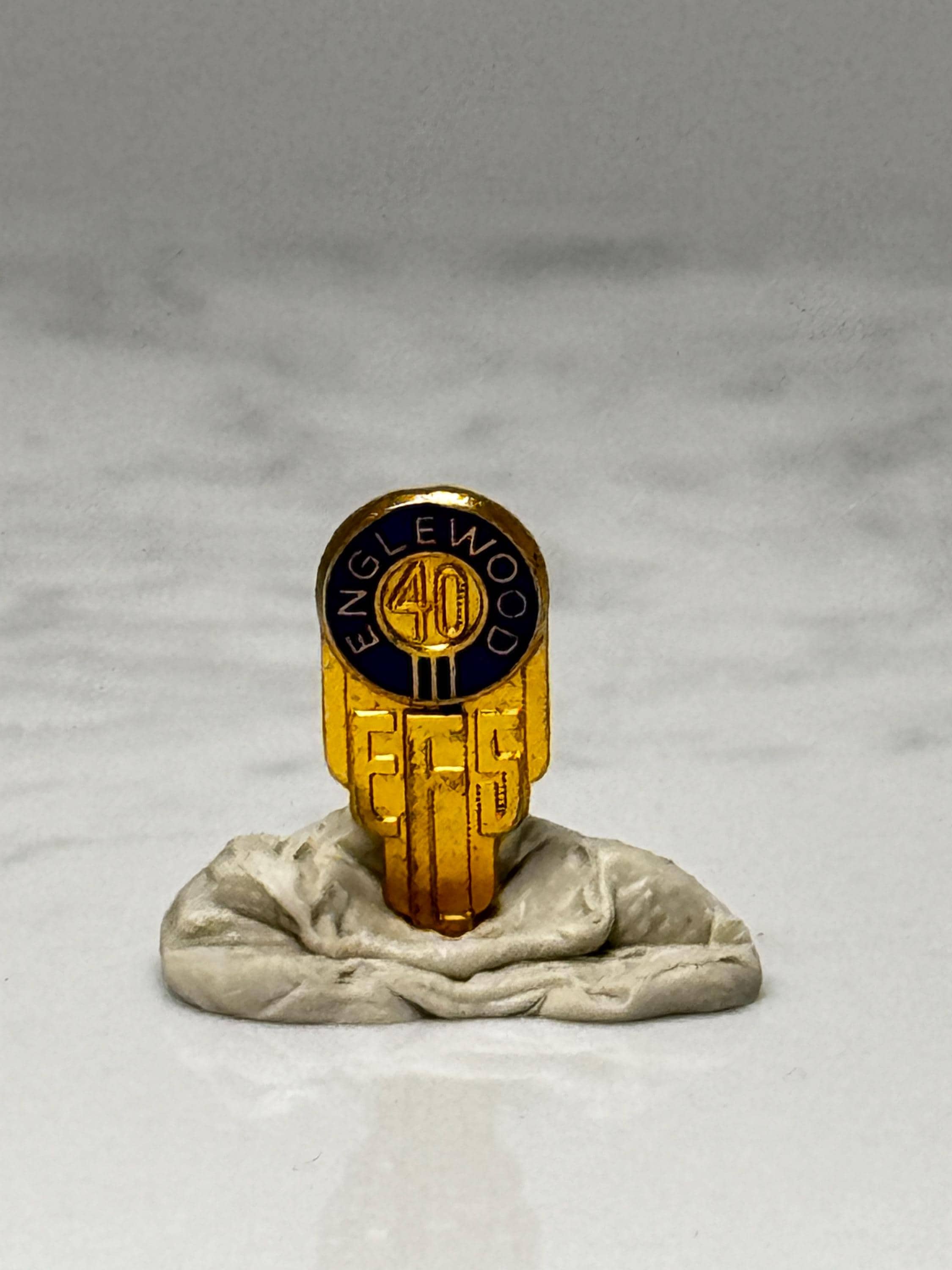 Vintage 1940 Englewood Elementary School Graduation Pin: EES Gold Tone Enamel – California School Memorabilia
