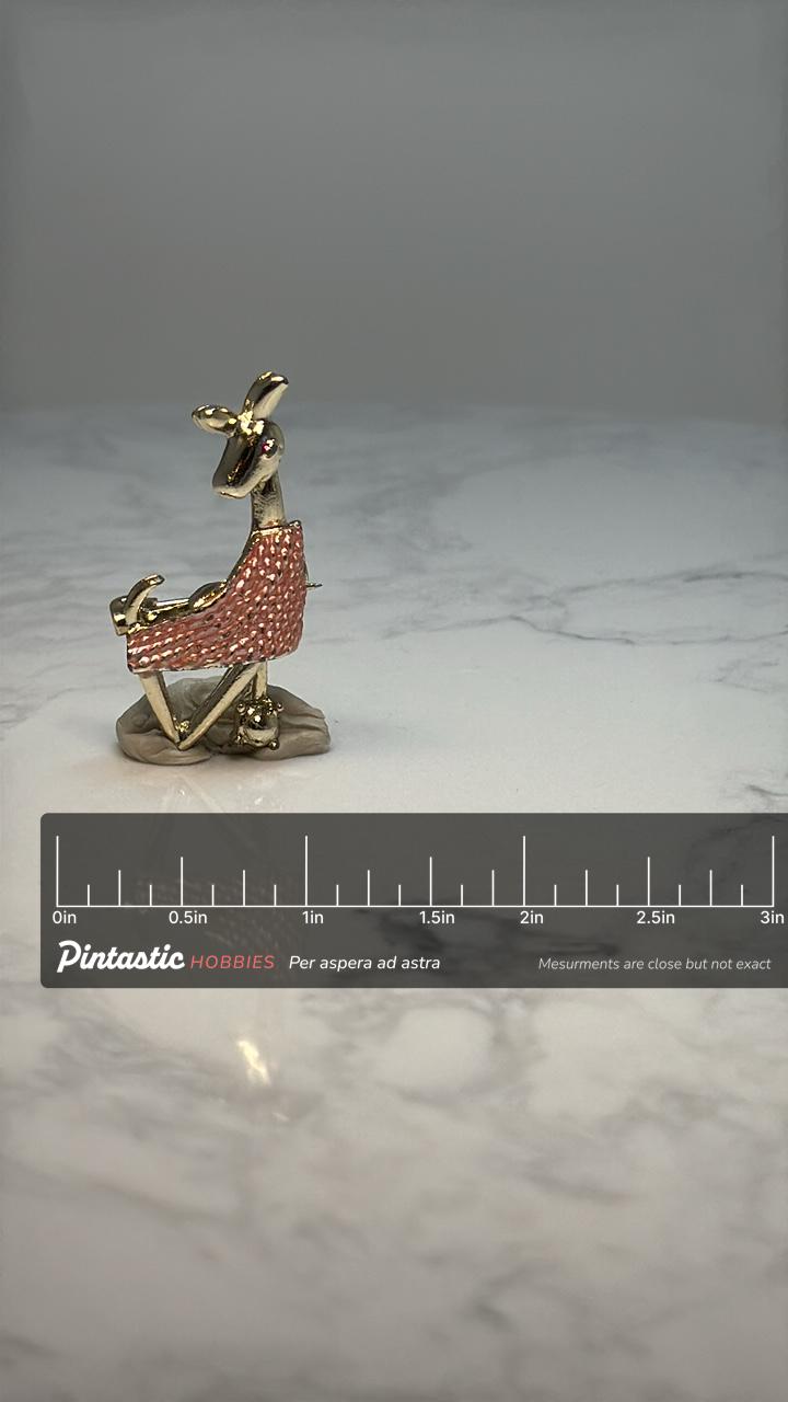 Vintage Giraffe Brooch: Gold Tone Animal Pin with Textured Enamel – Whimsical Safari Lapel Pin with ruler overlay for size re