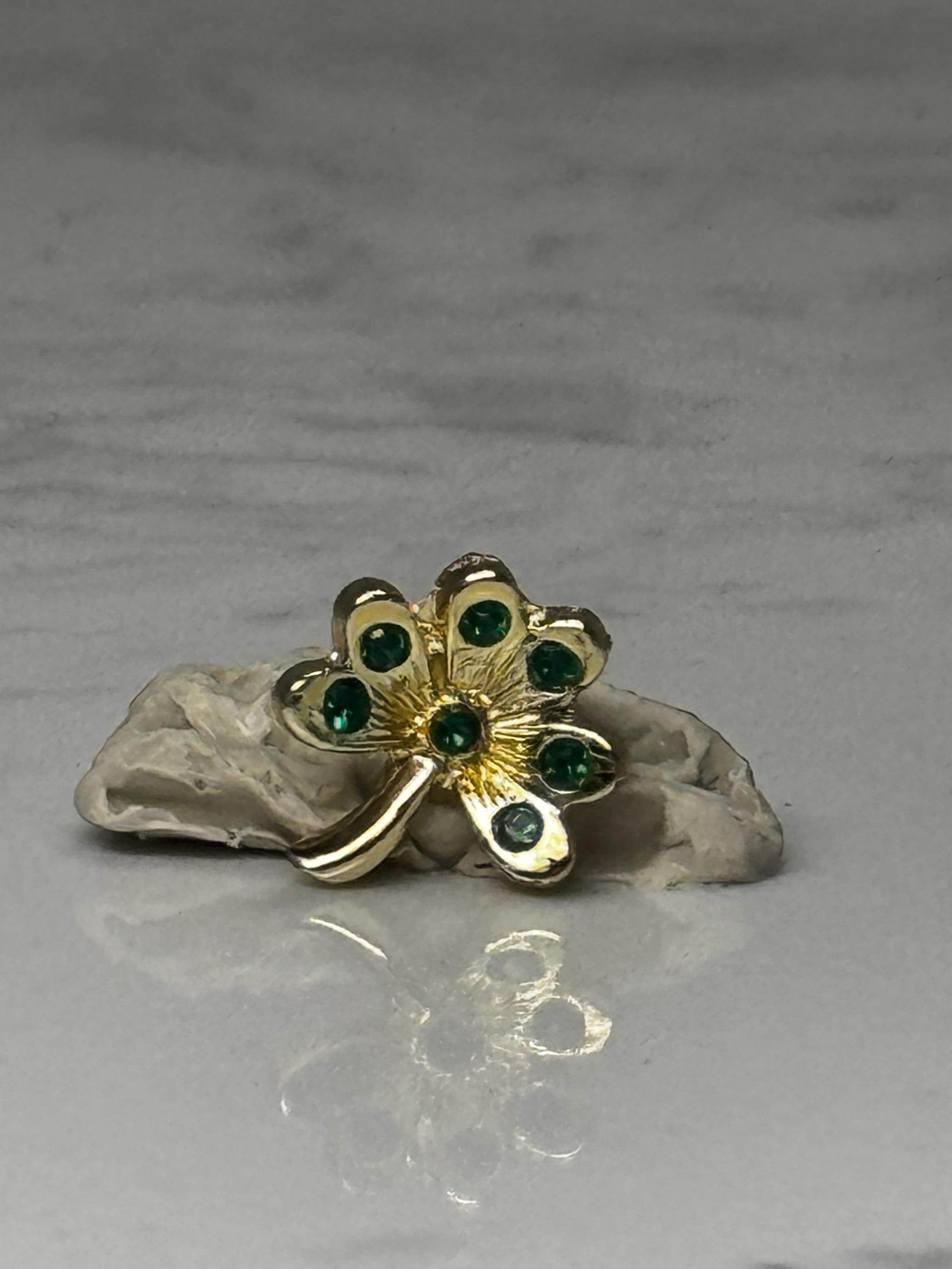 Vintage Green Rhinestone Four Leaf Clover Pin: Gold Tone Lucky Shamrock Brooch – St. Patrick’s Day Jewelry