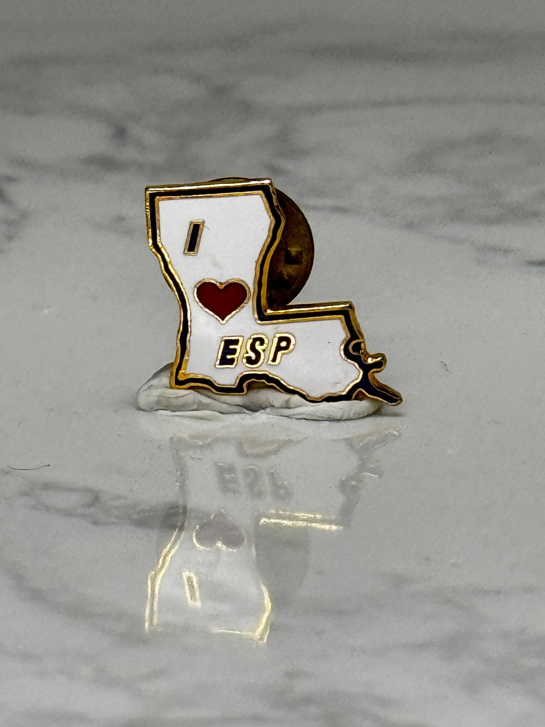 Vintage Louisiana State Map Lapel Pin: White Enamel Gold Tone - I Love ESP Souvenir