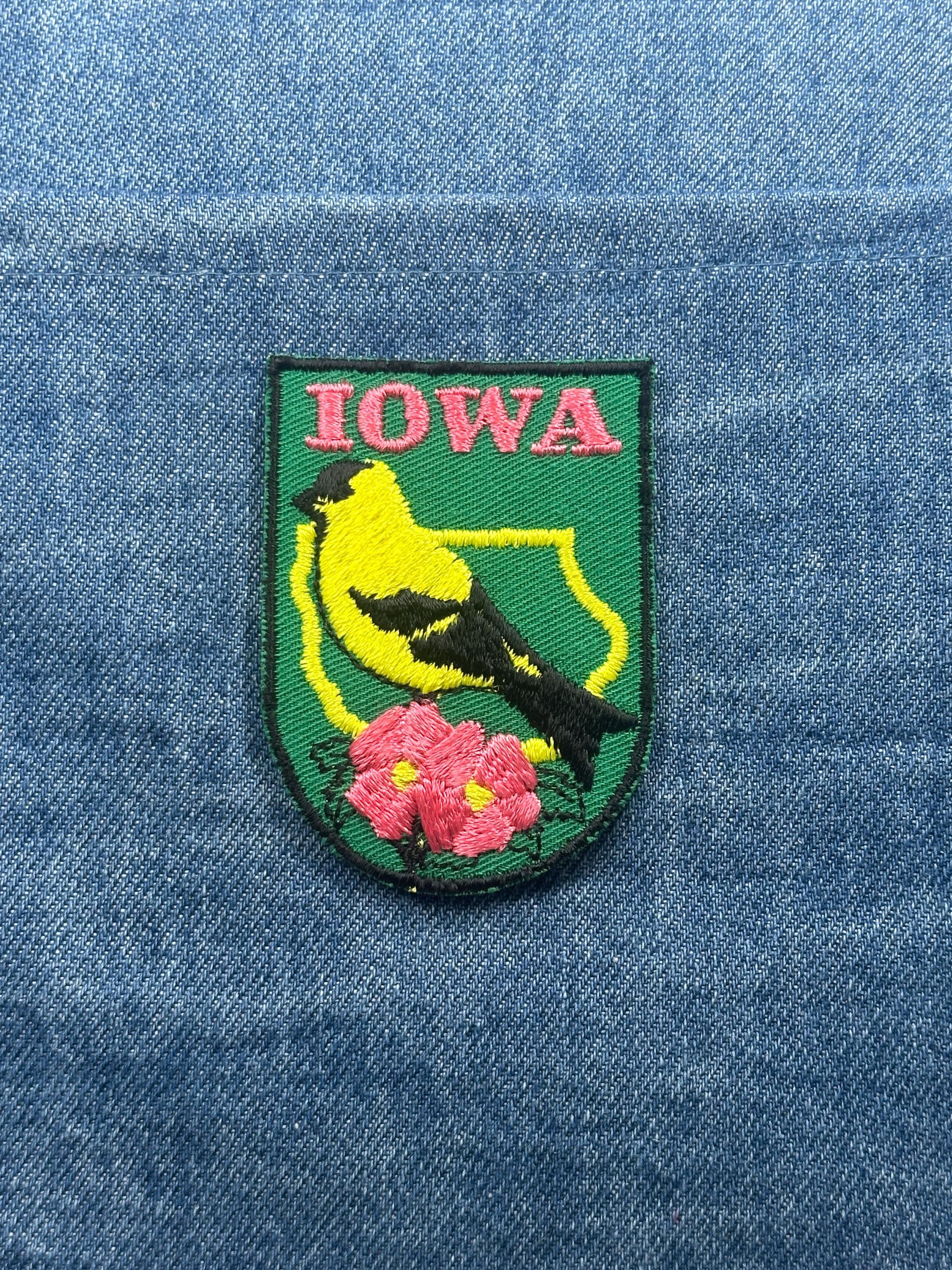 Iowa State Bird Collectable Patch: Green Scenic - Travel Souvenir Accessory