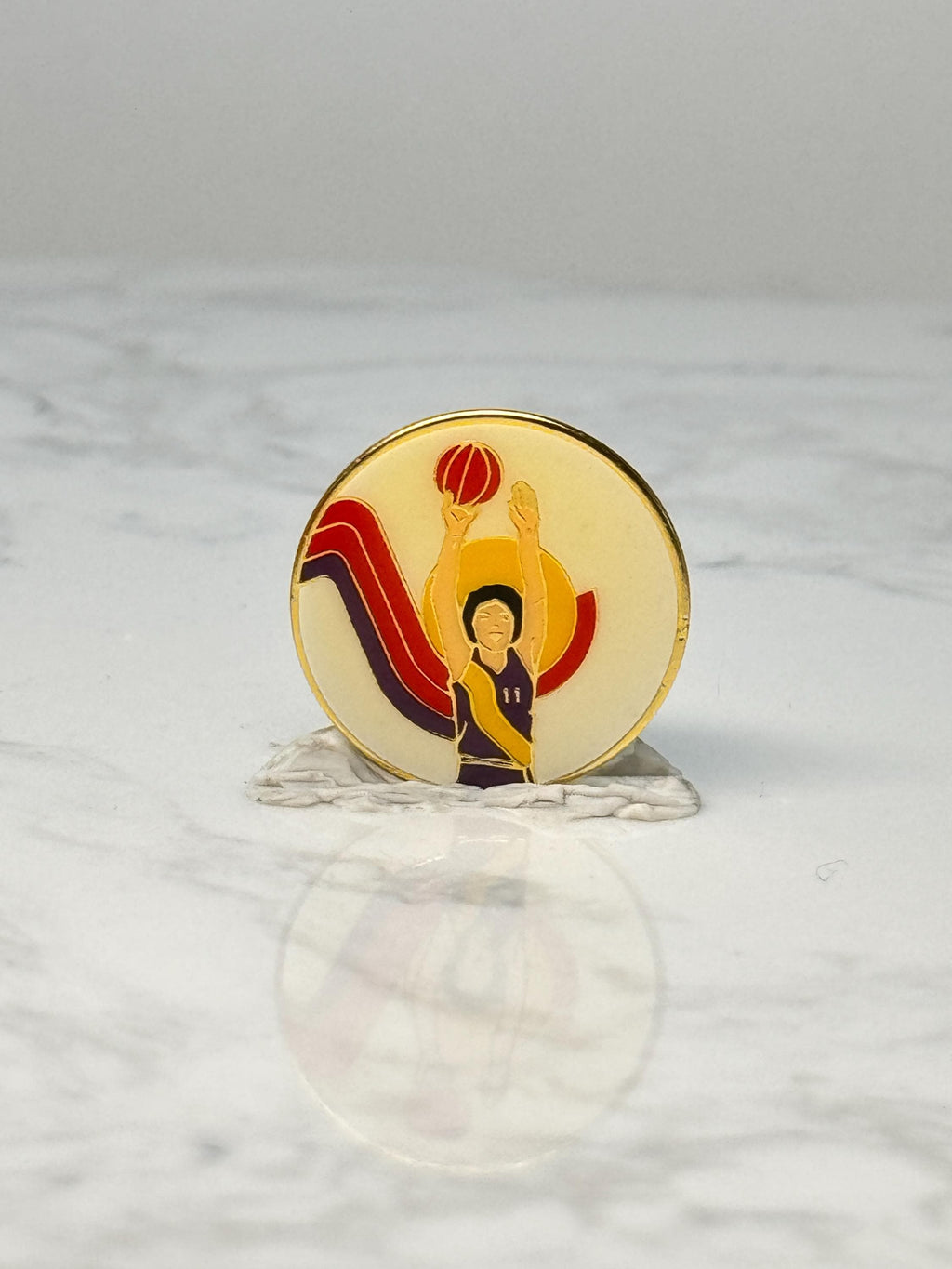 Vintage Basketball Player Lapel Pin: Enamel Retro - 1970s Sports Accessory