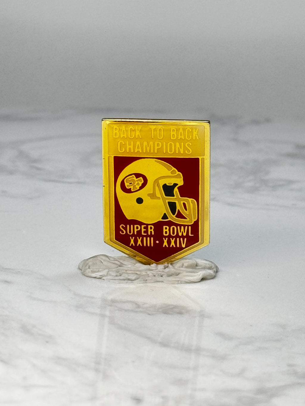 Vintage 49ers Helmet Pin: Gold Tone Enamel - Super Bowl Champs