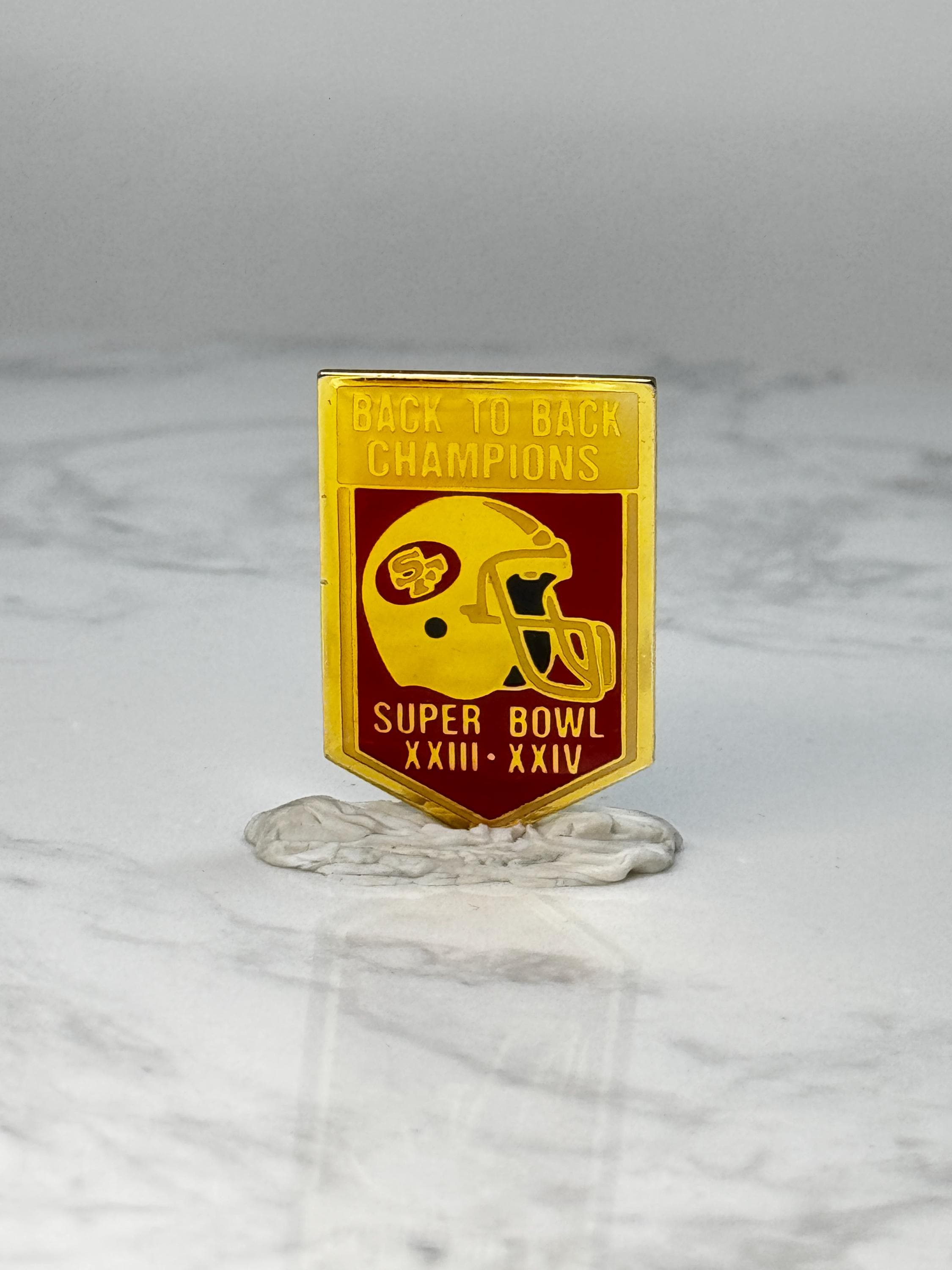 Vintage 49ers Helmet Pin: Gold Tone Enamel - Super Bowl Champs
