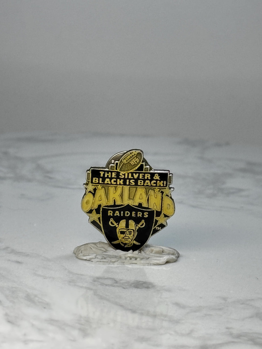 Vintage Oakland Raiders NFL Pin: Black & Gold Enamel - 1990s Football Accessory