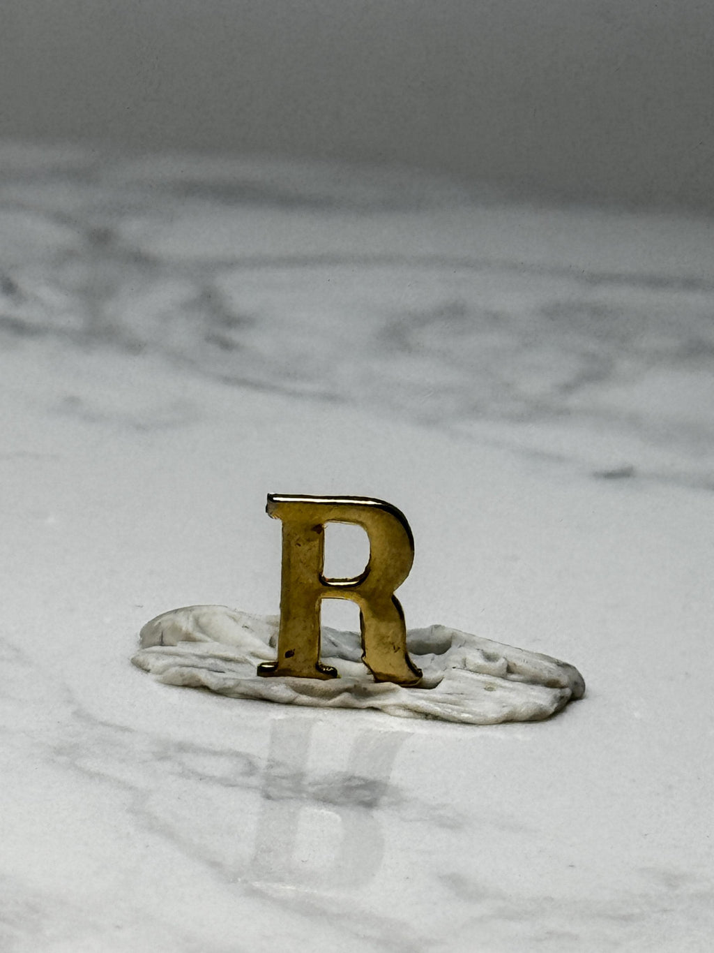 Vintage Letter R Initial Pin: Gold Tone Metal - Monogram Accessory