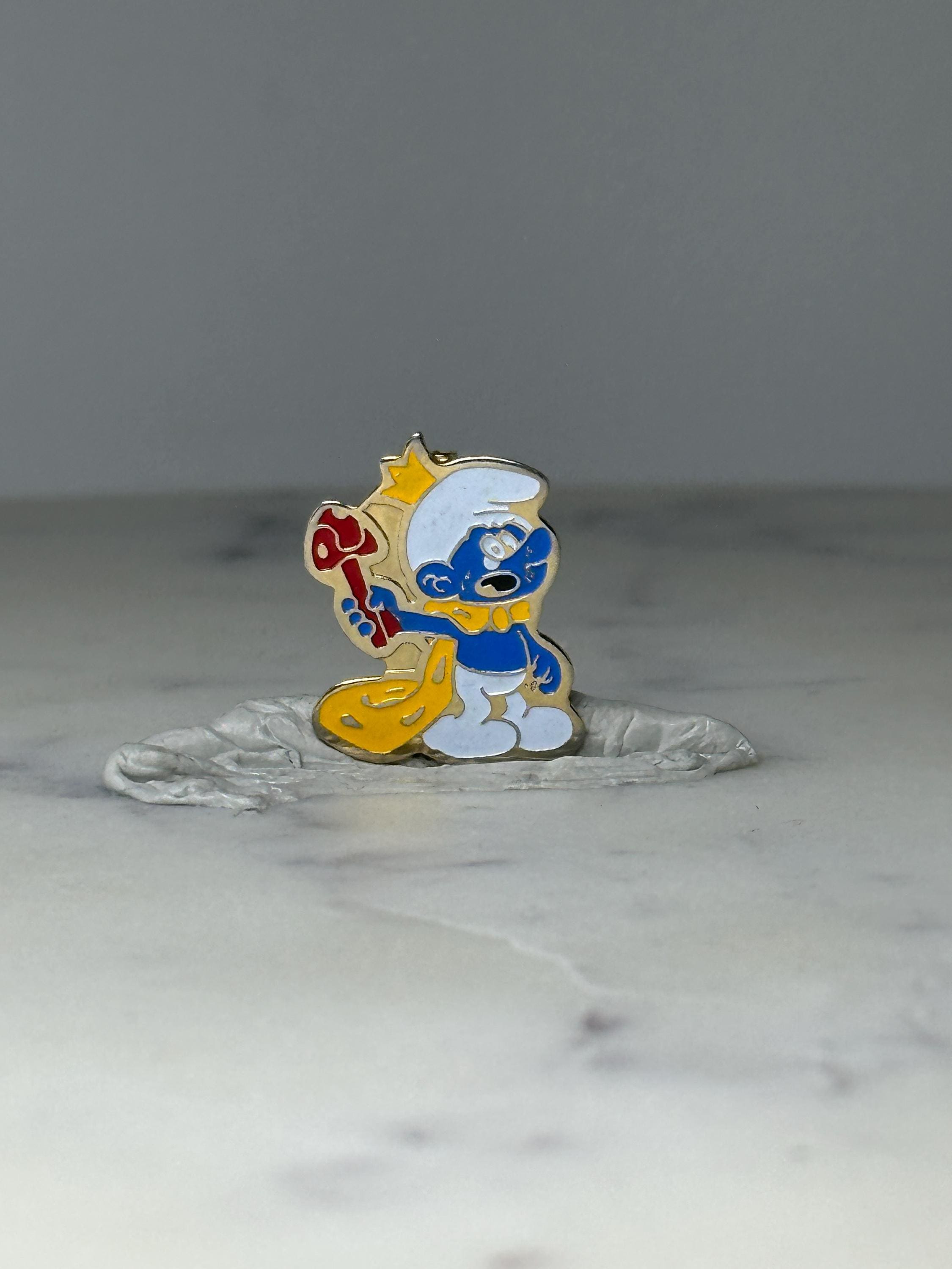 Vintage Smurf King Enamel Lapel Pin: Gold Tone - 1980s Cartoon Accessory