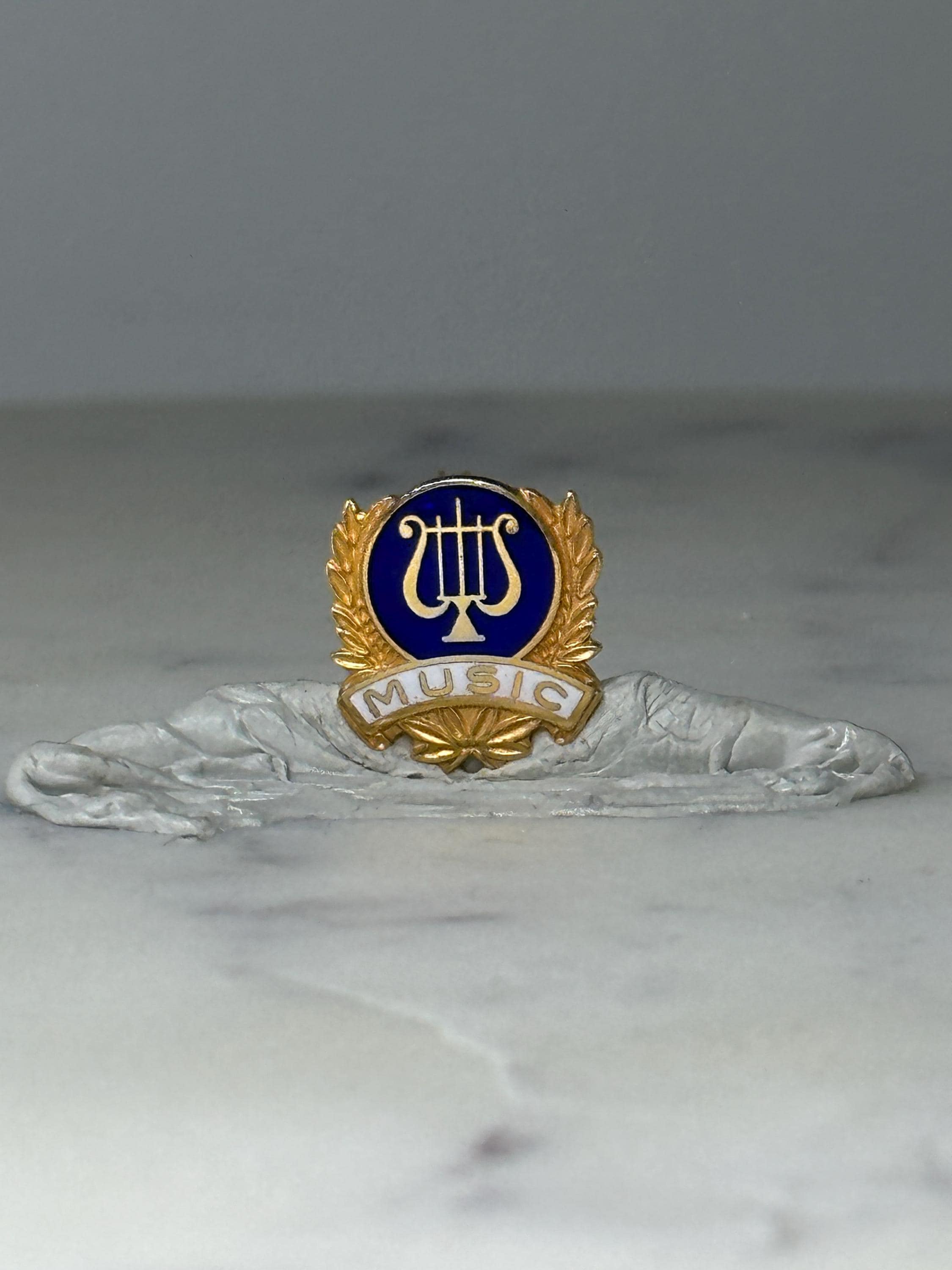 Vintage Music Lyre Enamel Pin: Blue & Gold Tone - Band Era Accessory
