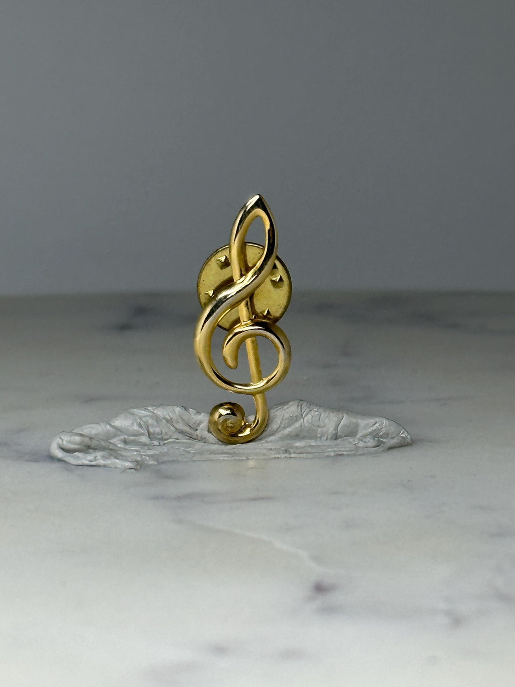 Vintage Treble Clef Lapel Pin: Gold Tone Metal - Music Lover Accessory