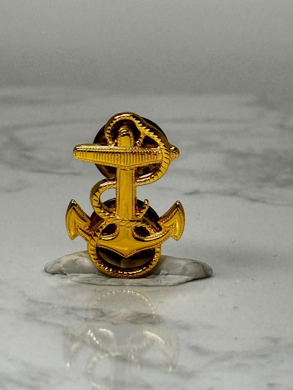 Vintage Nautical Anchor Pin: Gold Tone Rope Wrap - Maritime Accessory
