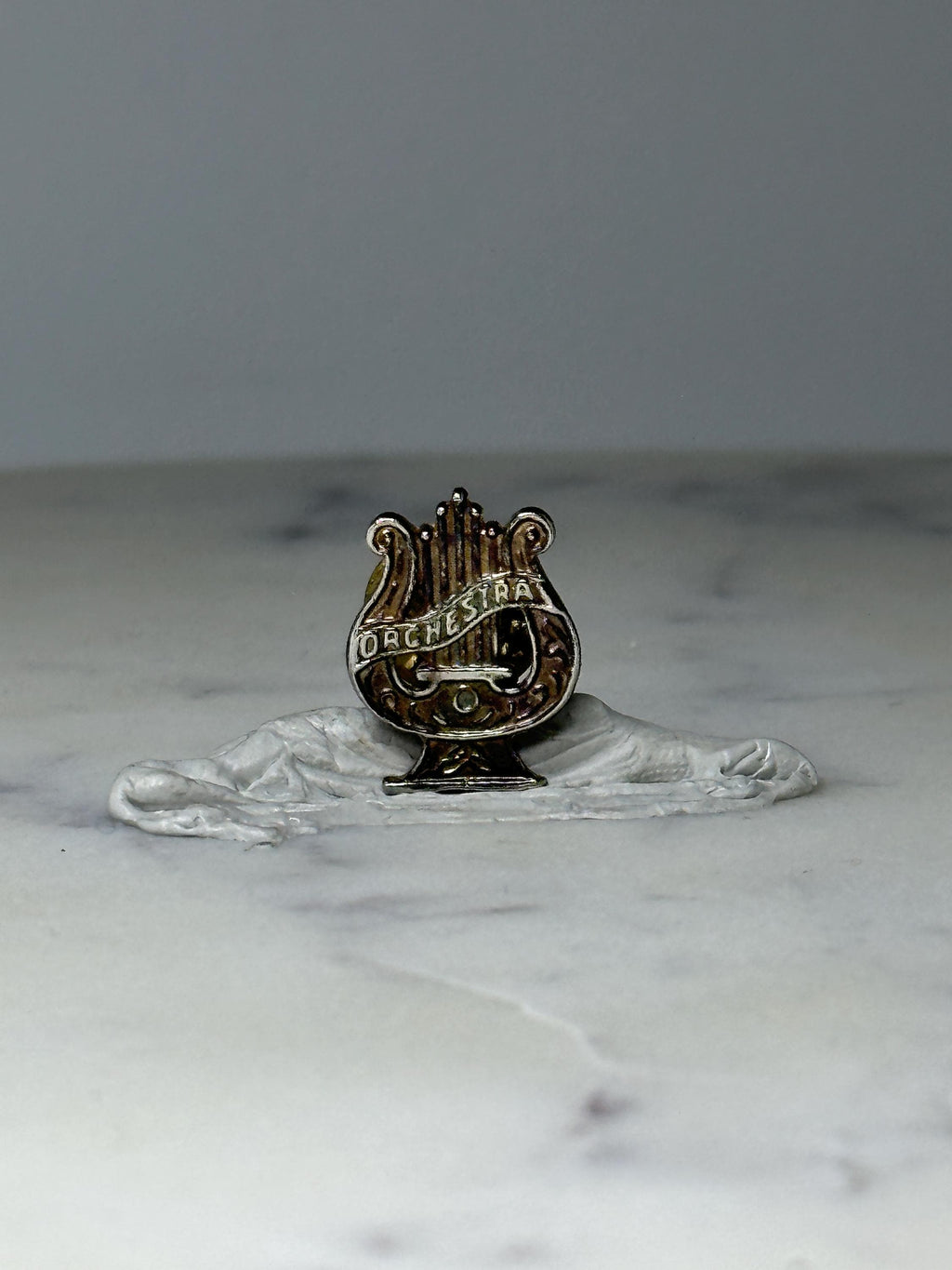 Vintage Orchestra Lyre Pin: Gold Tone Enamel - Music Accessory