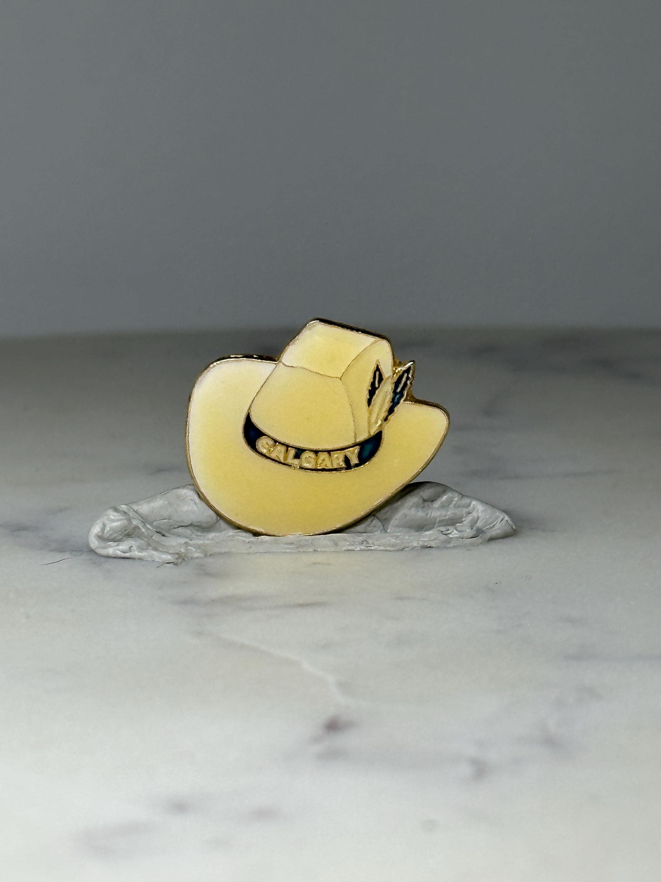 Vintage Calgary Cowboy Hat Pin: Cream Enamel - Western Souvenir Accessory