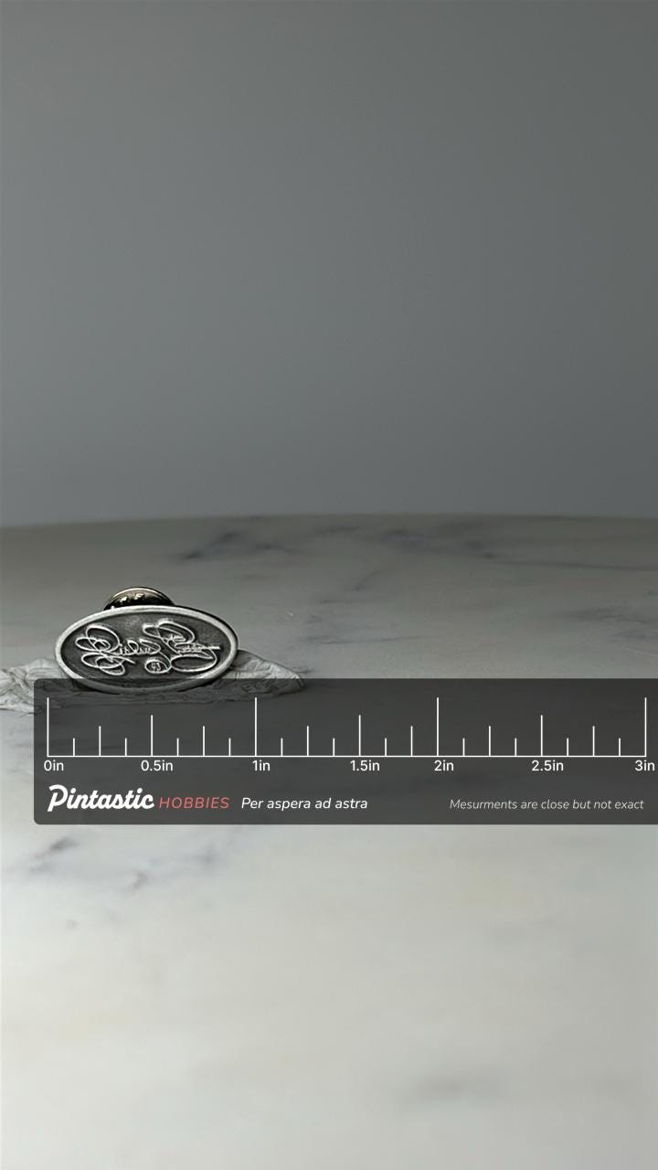 Vintage Richard Petty 43 Signature Lapel Pin: Silver Tone - Racing Accessory with ruler overlay for size reference