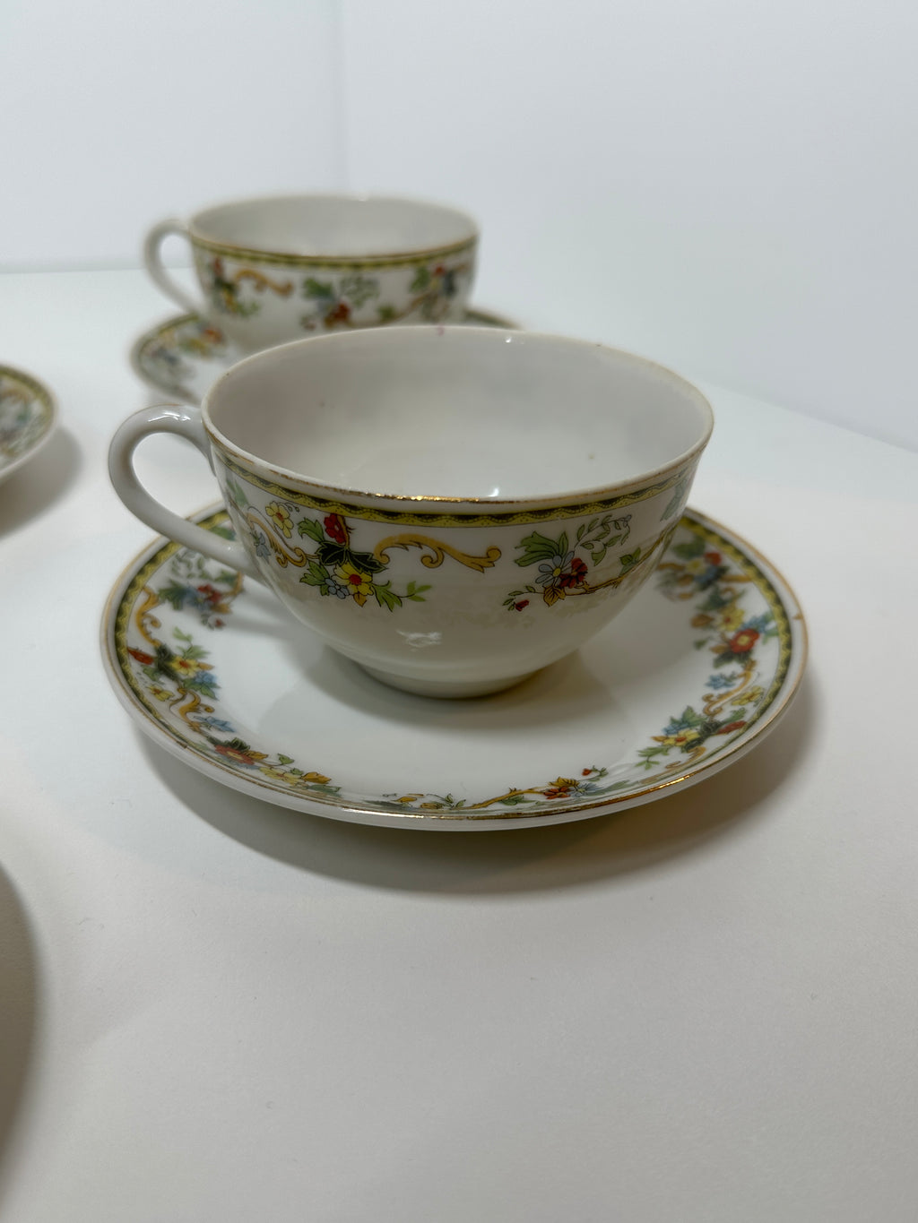 Gold Castle Chikusa floral tea cup and saucer set of 6 made in Japan with gold trim and white china
