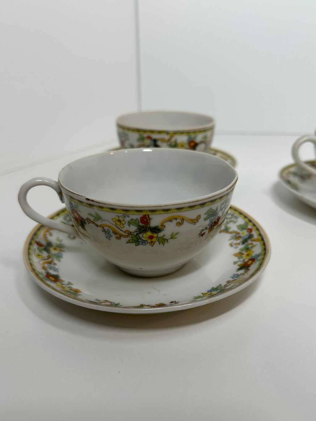 Gold Castle Chikusa floral tea cup and saucer set of 6 made in Japan with gold trim and white china