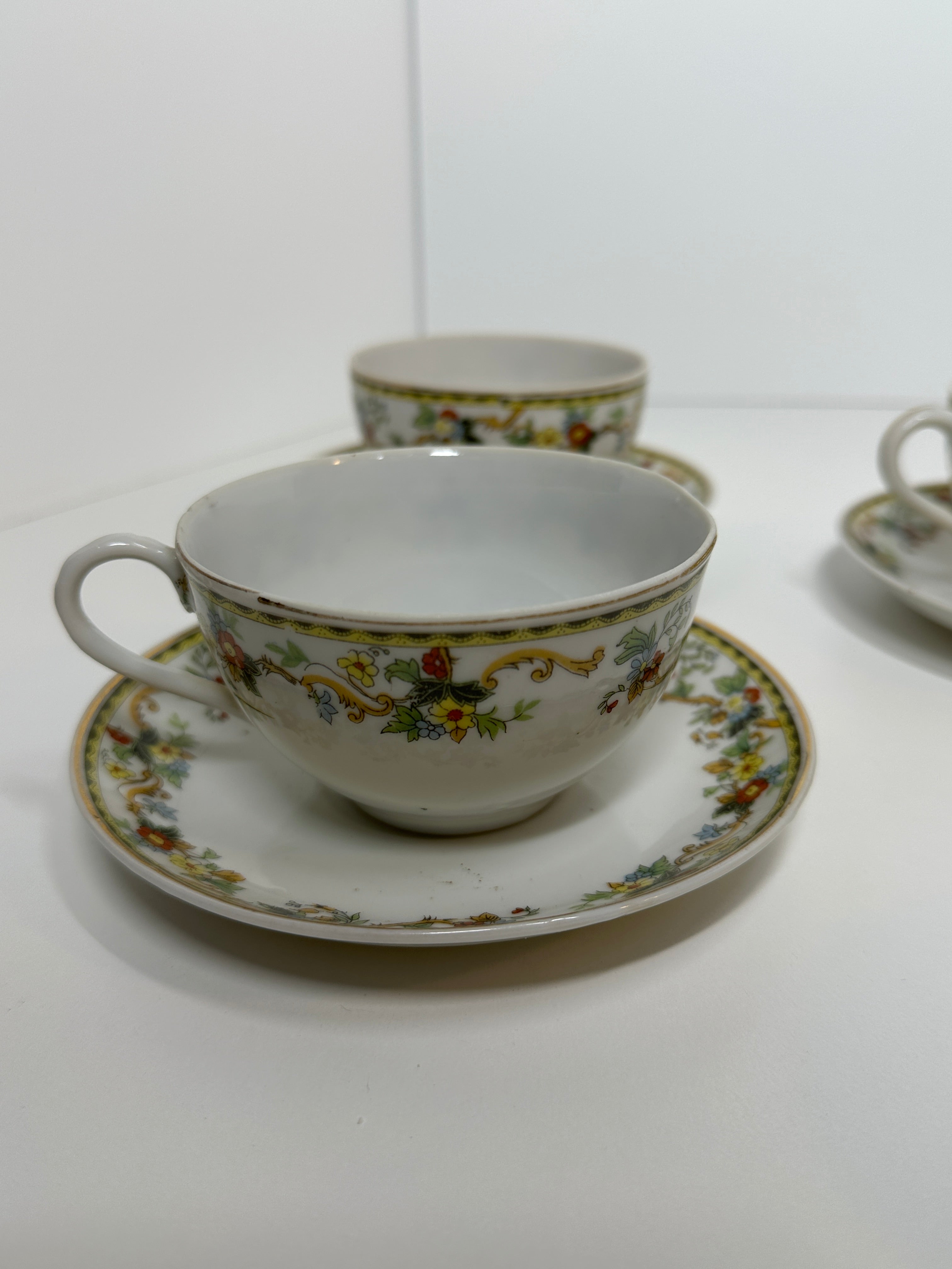 Gold Castle Chikusa floral tea cup and saucer set of 6 made in Japan with gold trim and white china