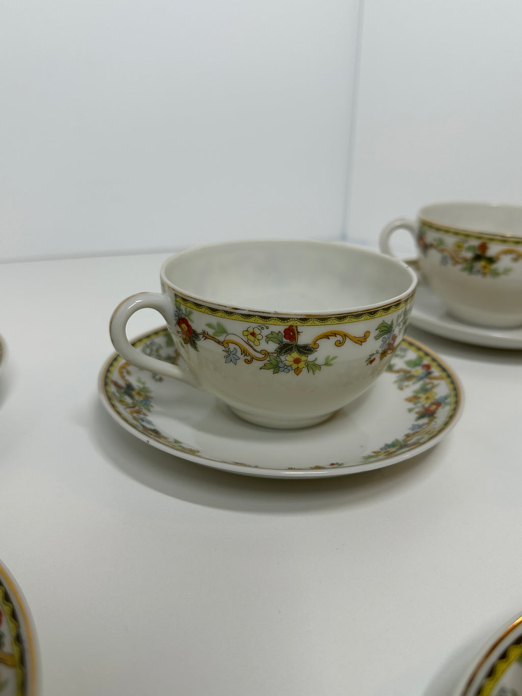 Gold Castle Chikusa floral tea cup and saucer set of 6 made in Japan with gold trim and white china