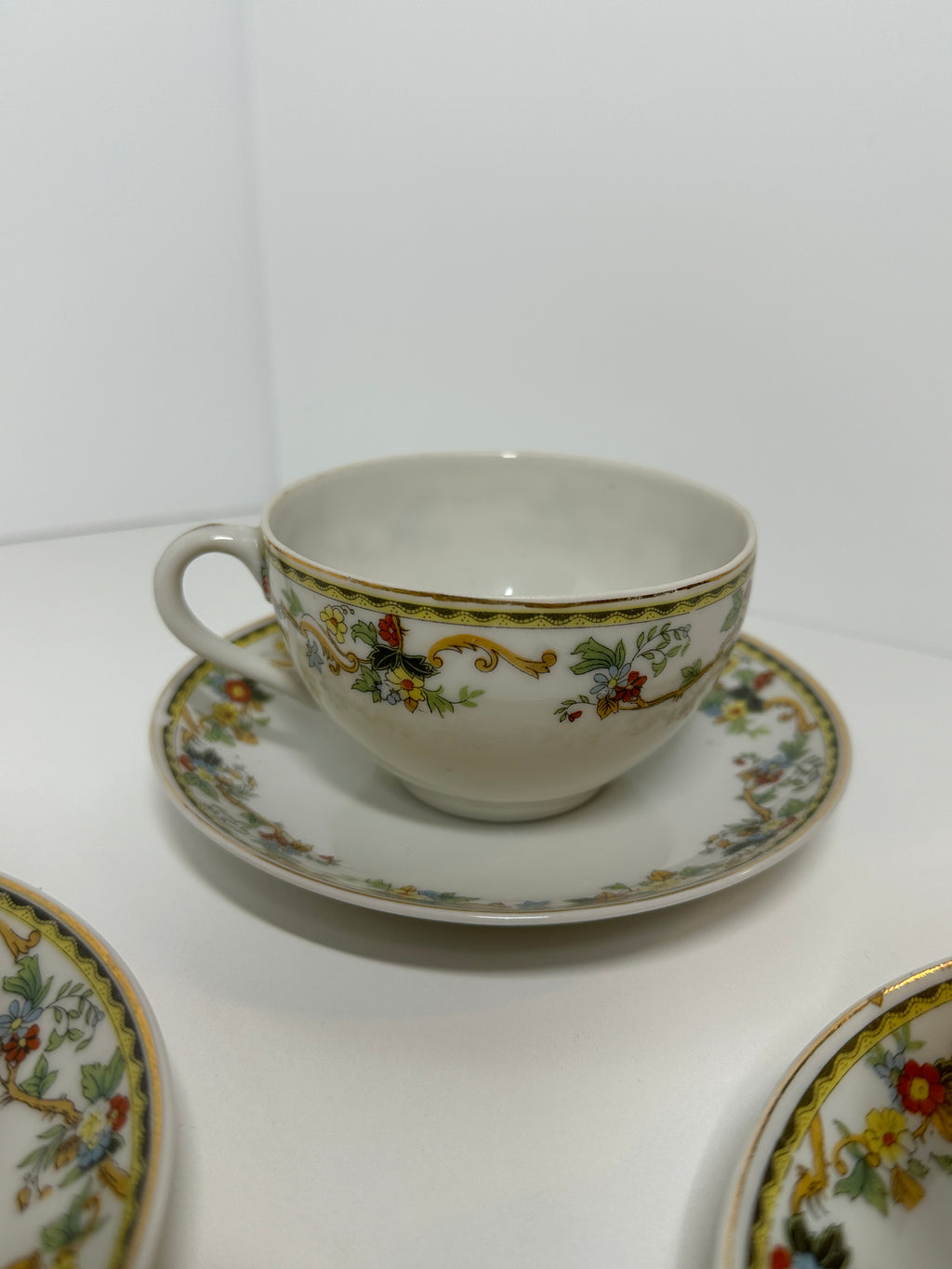 Gold Castle Chikusa floral tea cup and saucer set of 6 made in Japan with gold trim and white china