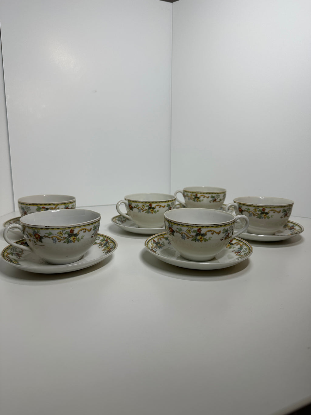 Gold Castle Chikusa floral tea cup and saucer set of 6 made in Japan with gold trim and white china