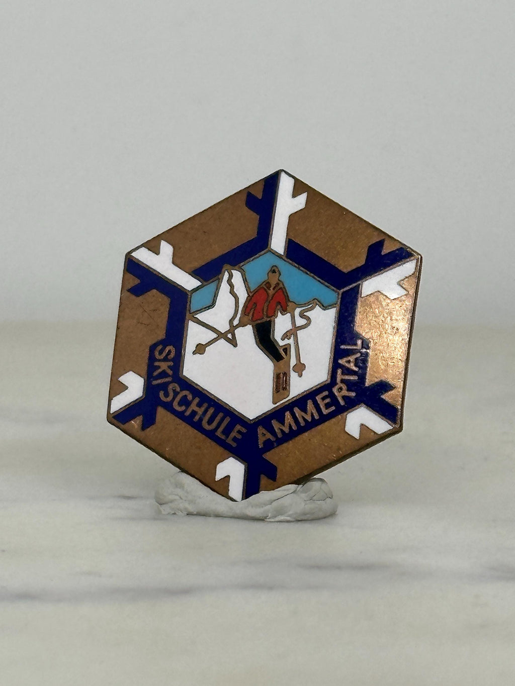 Skischule Ammertal Enamel Pin: Snowflake Hexagon Design - Vintage Alpine Accessory